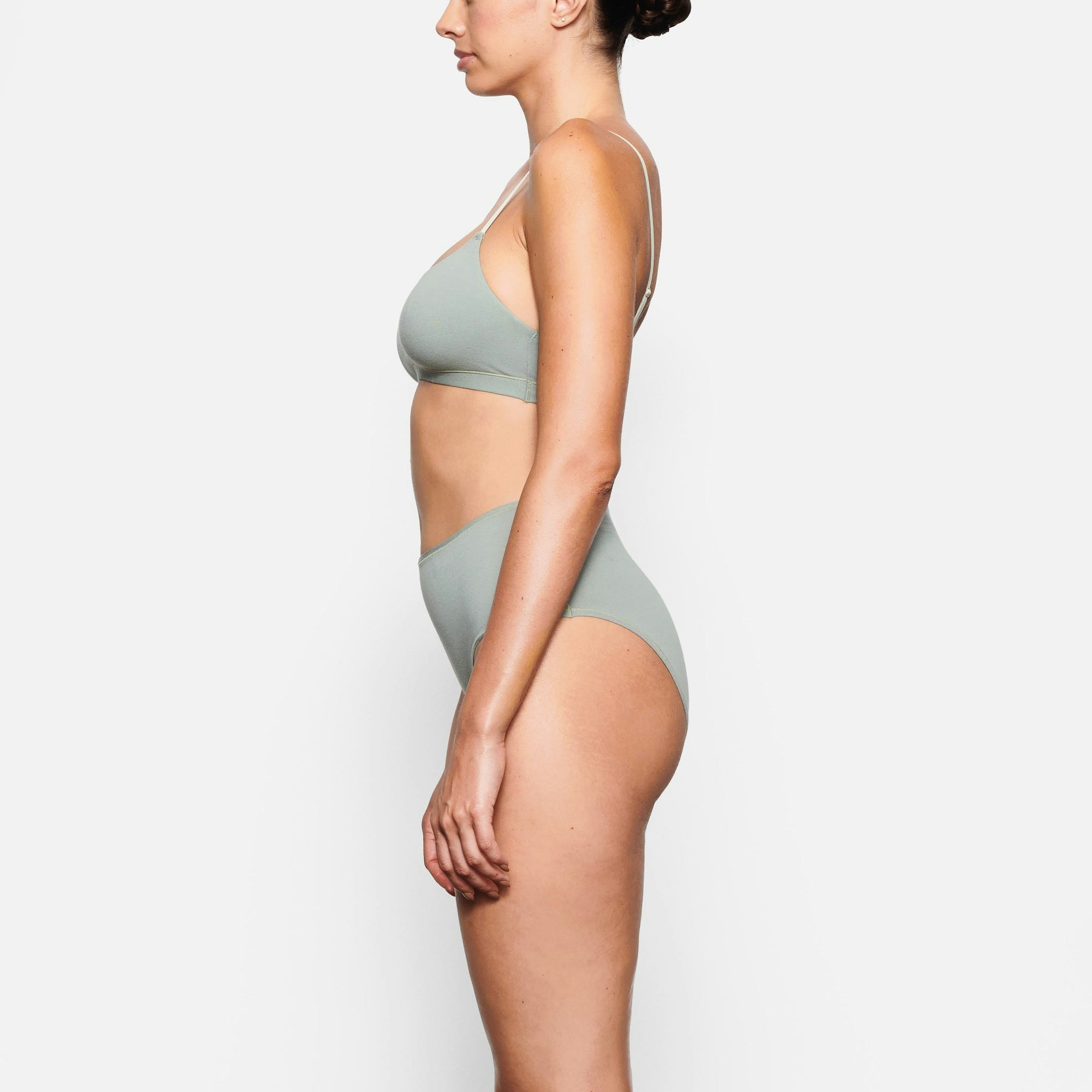 COTTON JERSEY SCOOP BRALETTE WORN BY A MODEL IN SIDE VIEW
