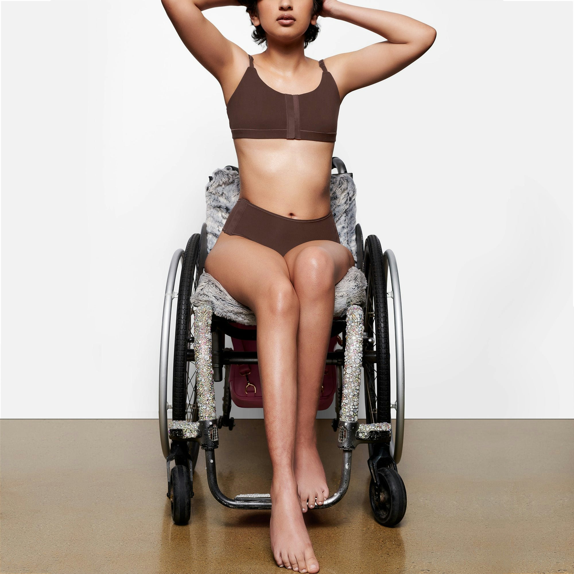 FITS EVERYBODY ADAPTIVE SNAP DOWN SCOOP BRALETTE | FOCUS: 0.1, 1, 0.9