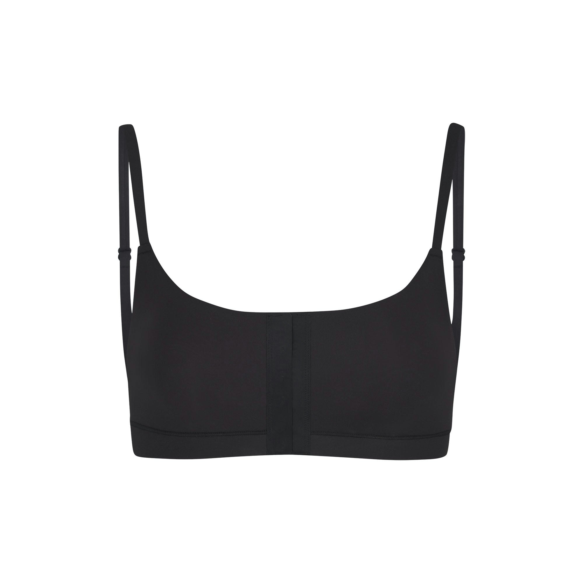 ADAPTIVE FITS EVERYBODY SCOOP BRALETTE | ONYX (ADAPTIVE BRALETTES) LAYS FLAT ON A WHITE BACKGROUND | FLT