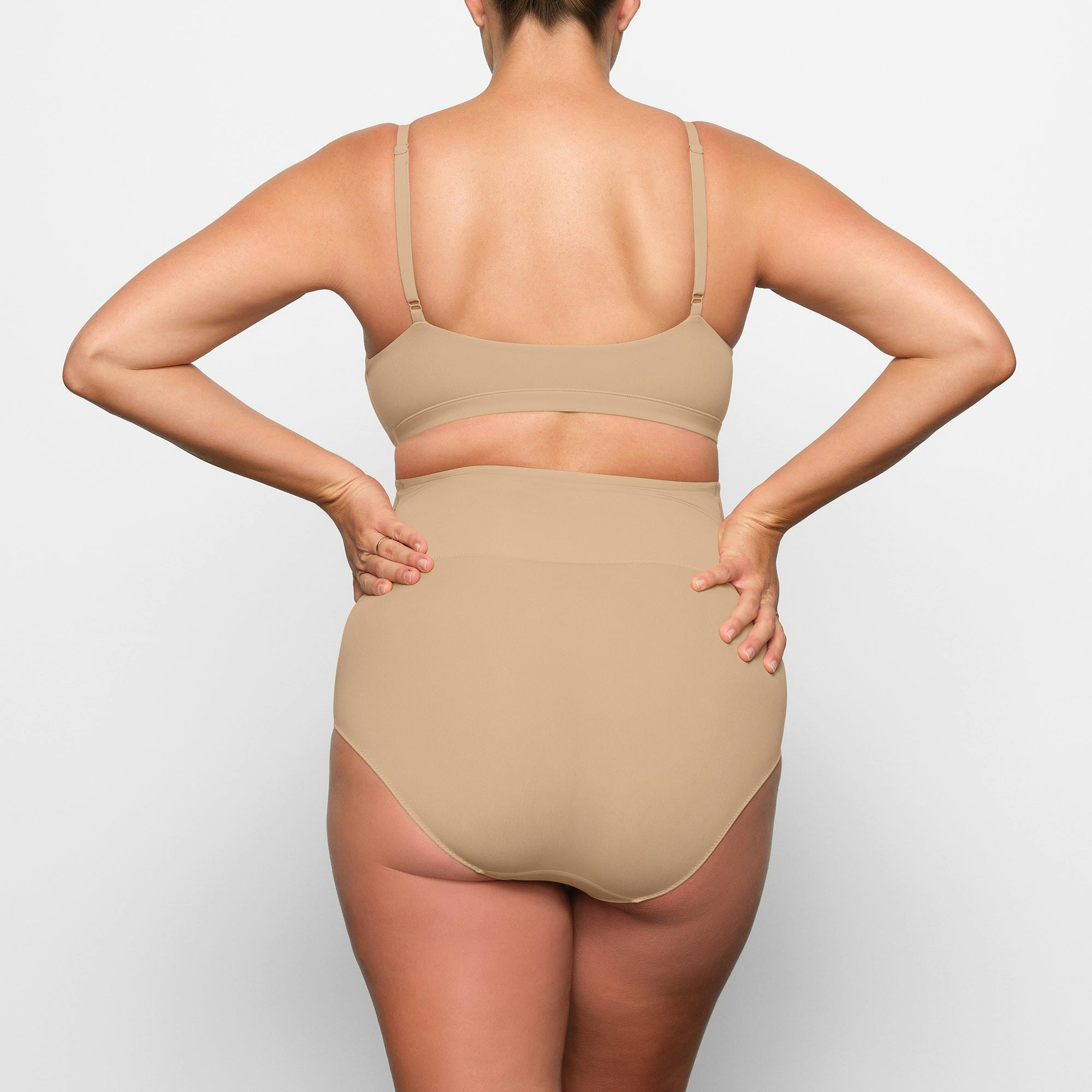 FITS EVERYBODY MATERNITY NURSING SCOOP BRALETTE WORN BY A MODEL IN BACK VIEW