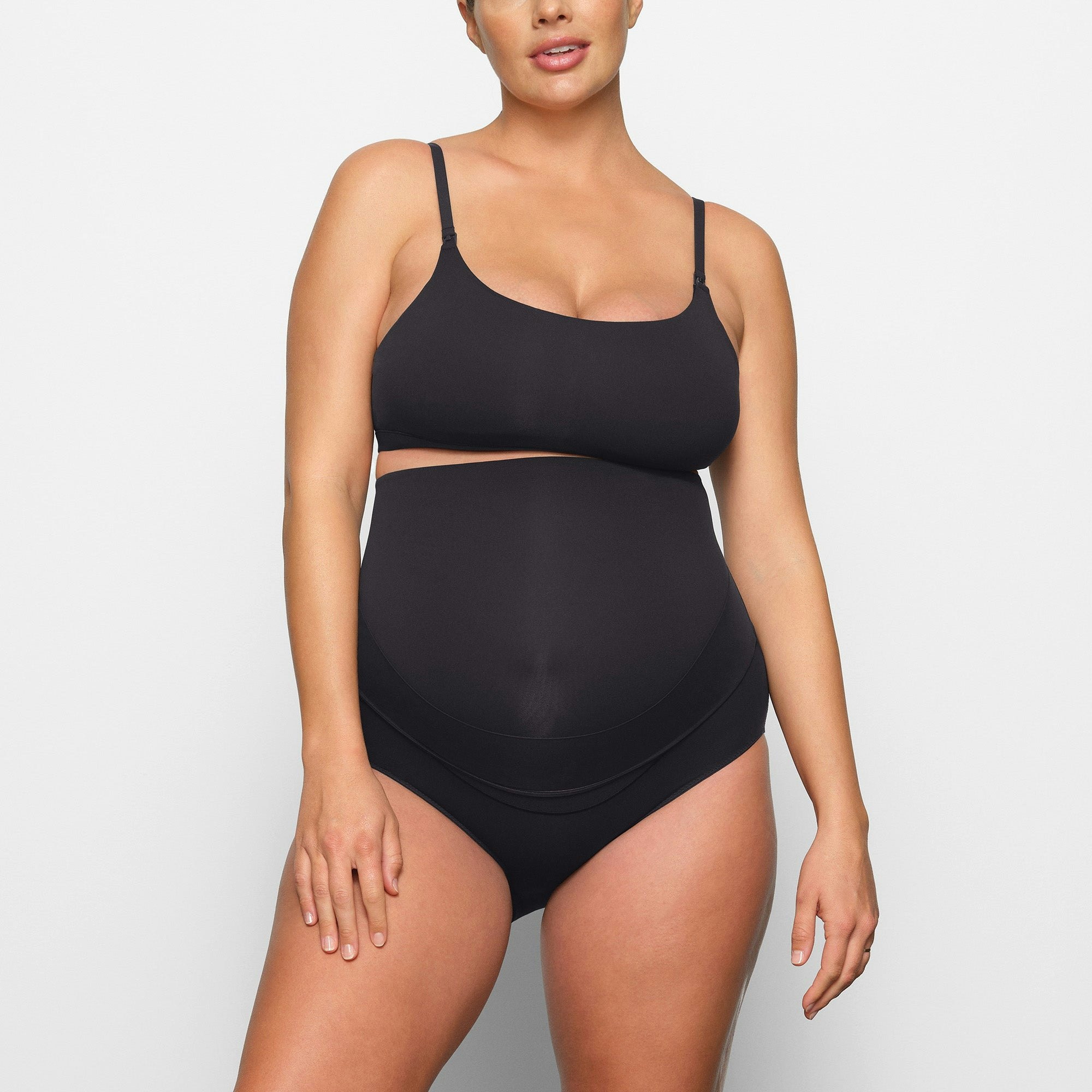 FITS EVERYBODY MATERNITY NURSING SCOOP BRALETTE WORN BY A MODEL IN FRONT VIEW | SEE: M, L, XL