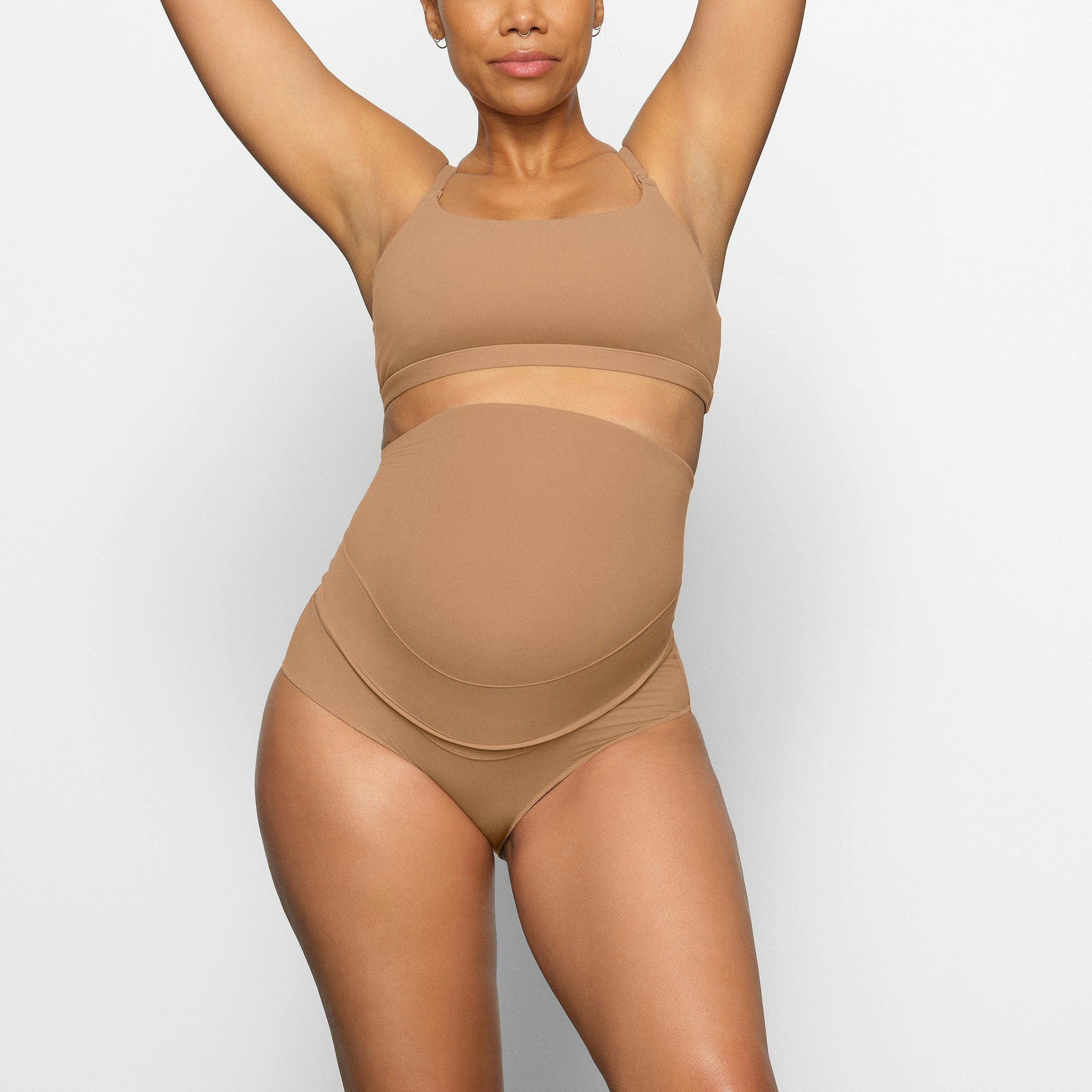 FITS EVERYBODY MATERNITY NURSING SCOOP BRALETTE WORN BY A MODEL IN FRONT VIEW | SEE: M, L, XL