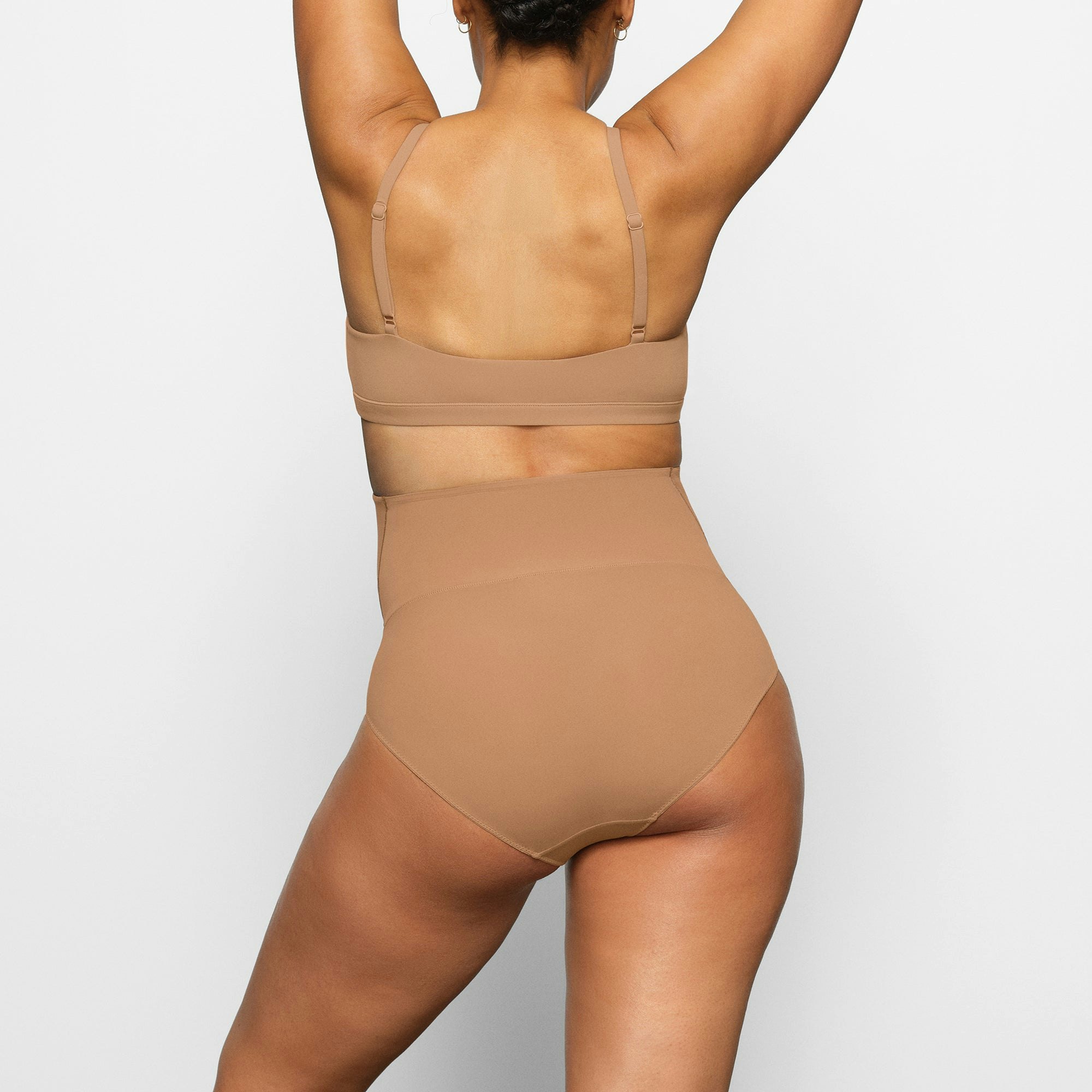 FITS EVERYBODY MATERNITY NURSING SCOOP BRALETTE WORN BY A MODEL IN BACK VIEW