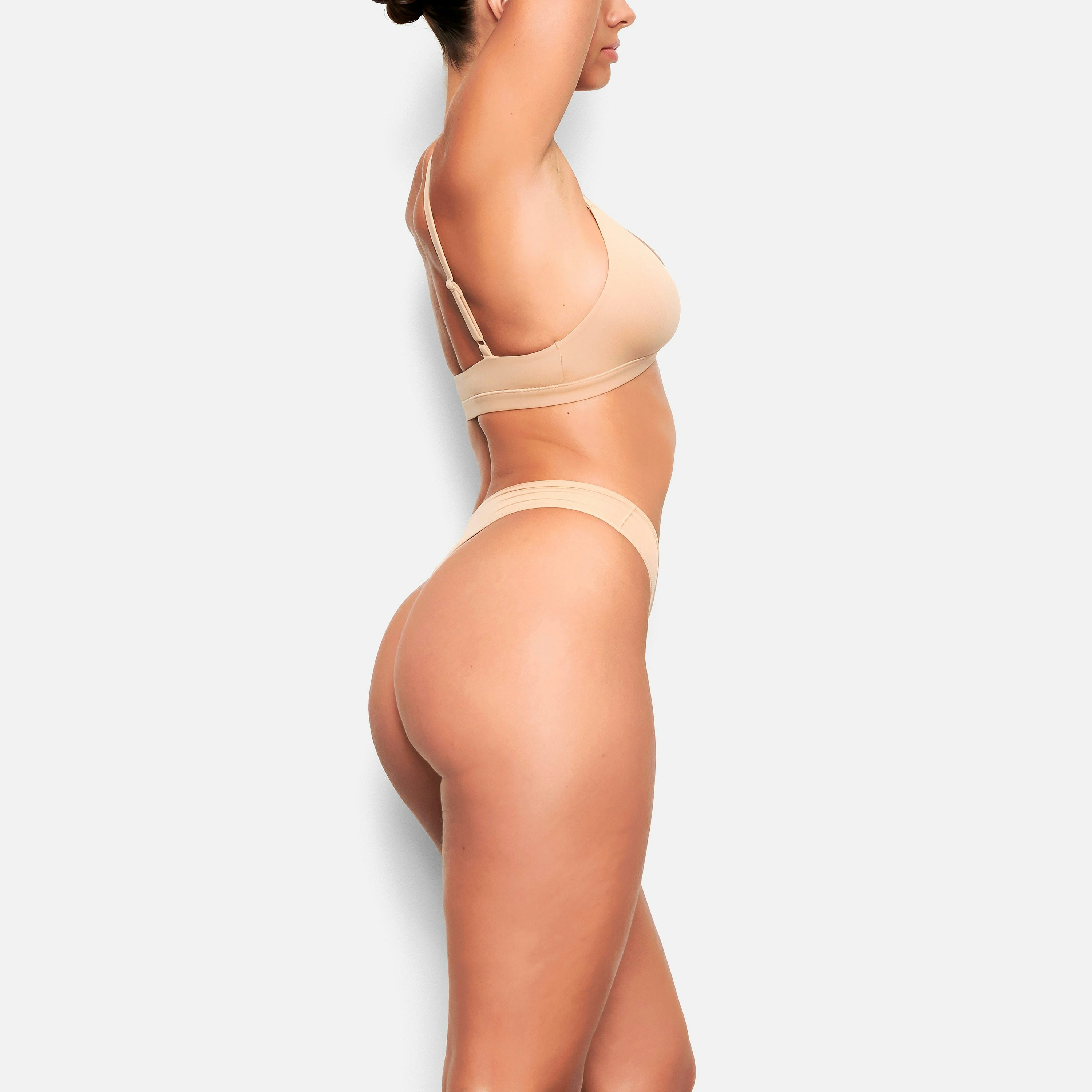FITS EVERYBODY TRIANGLE BRALETTE | ONYX