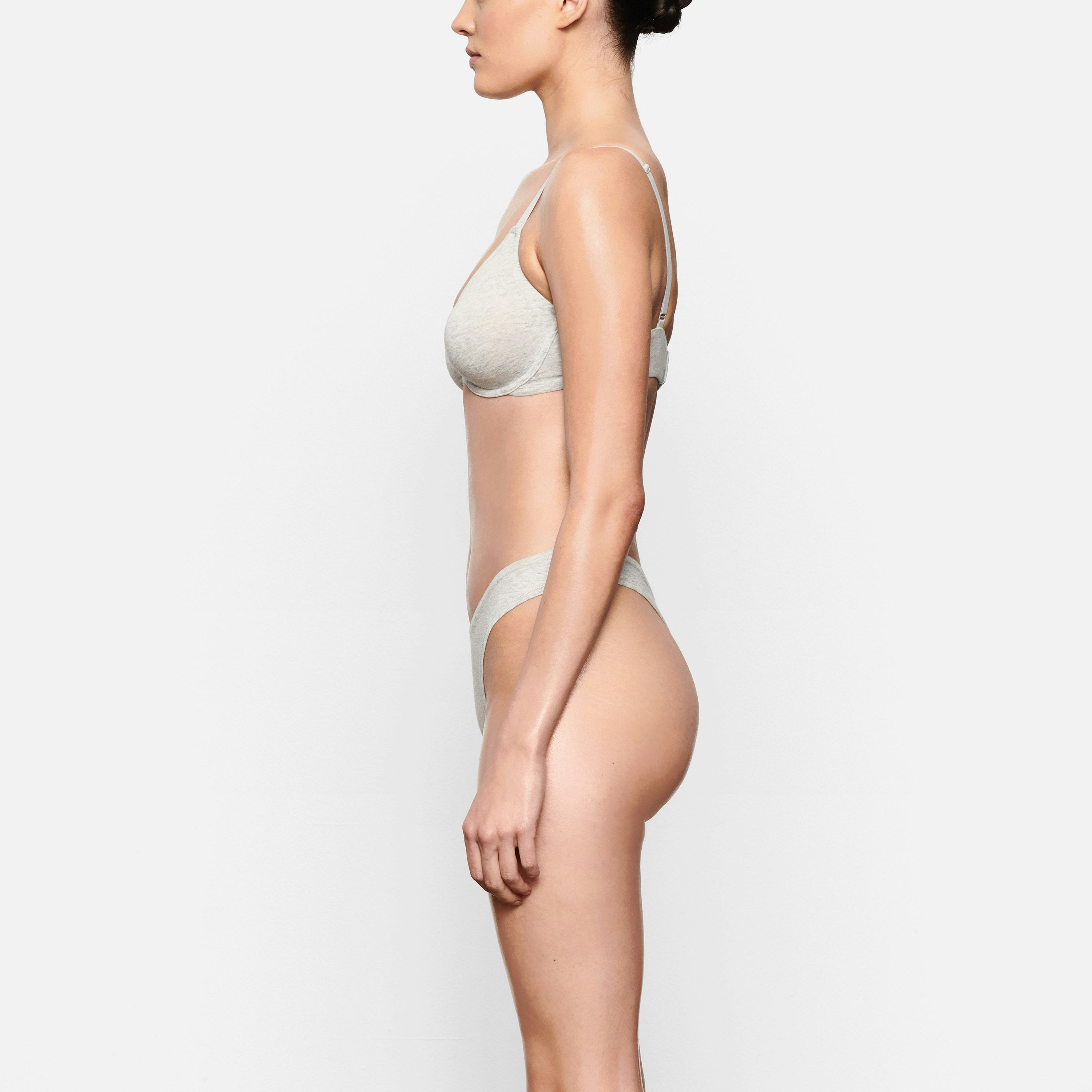 COTTON JERSEY T-SHIRT BRA WORN BY A MODEL IN SIDE VIEW
