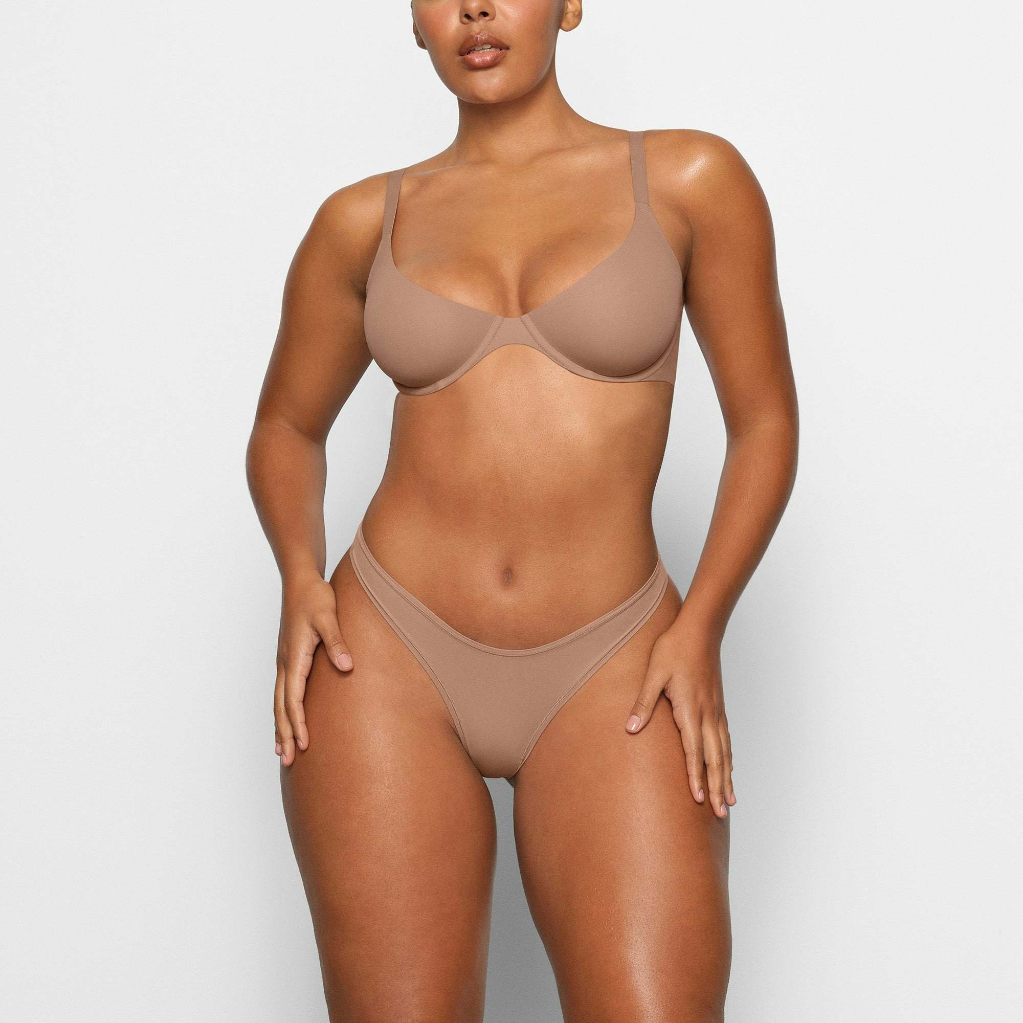 FITS EVERYBODY SCOOP PLUNGE BRA WORN BY A MODEL IN FRONT VIEW