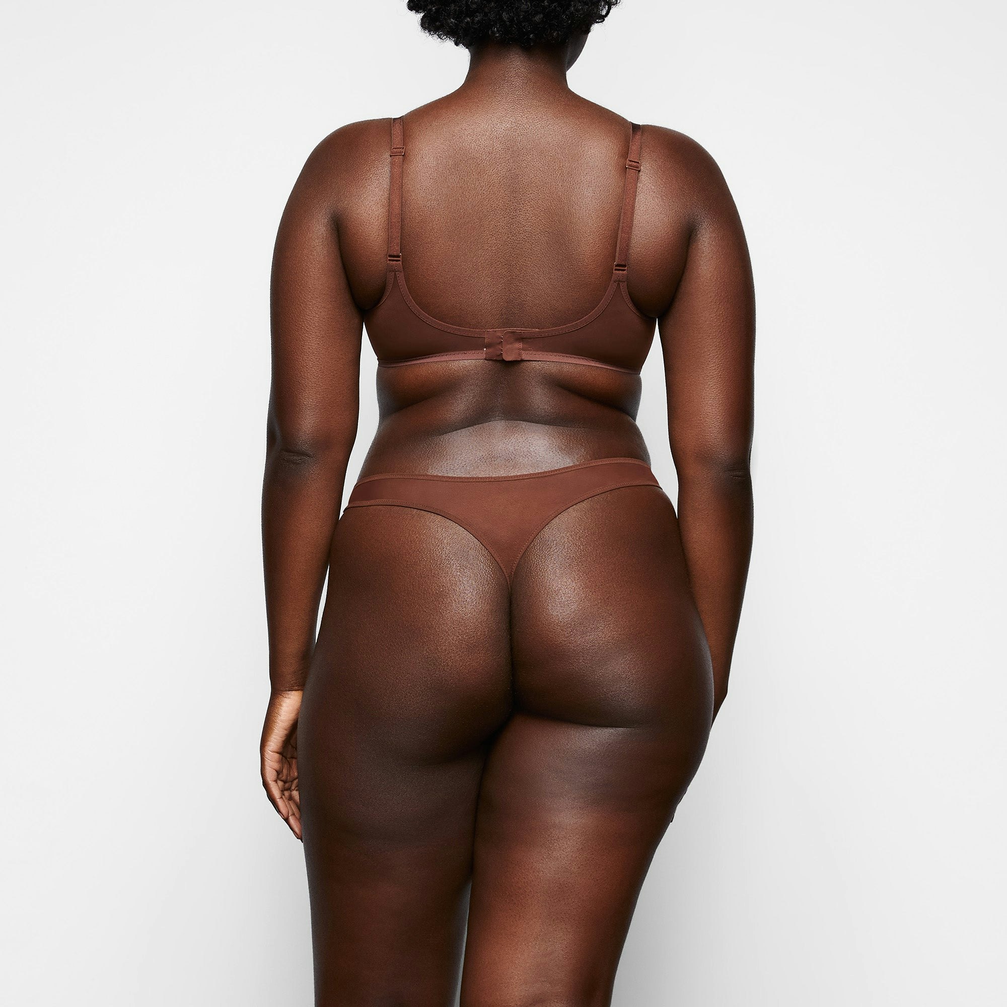 ULTRA FINE MESH UNDERWIRE SCOOP BRA ON A MODEL BACK VIEW