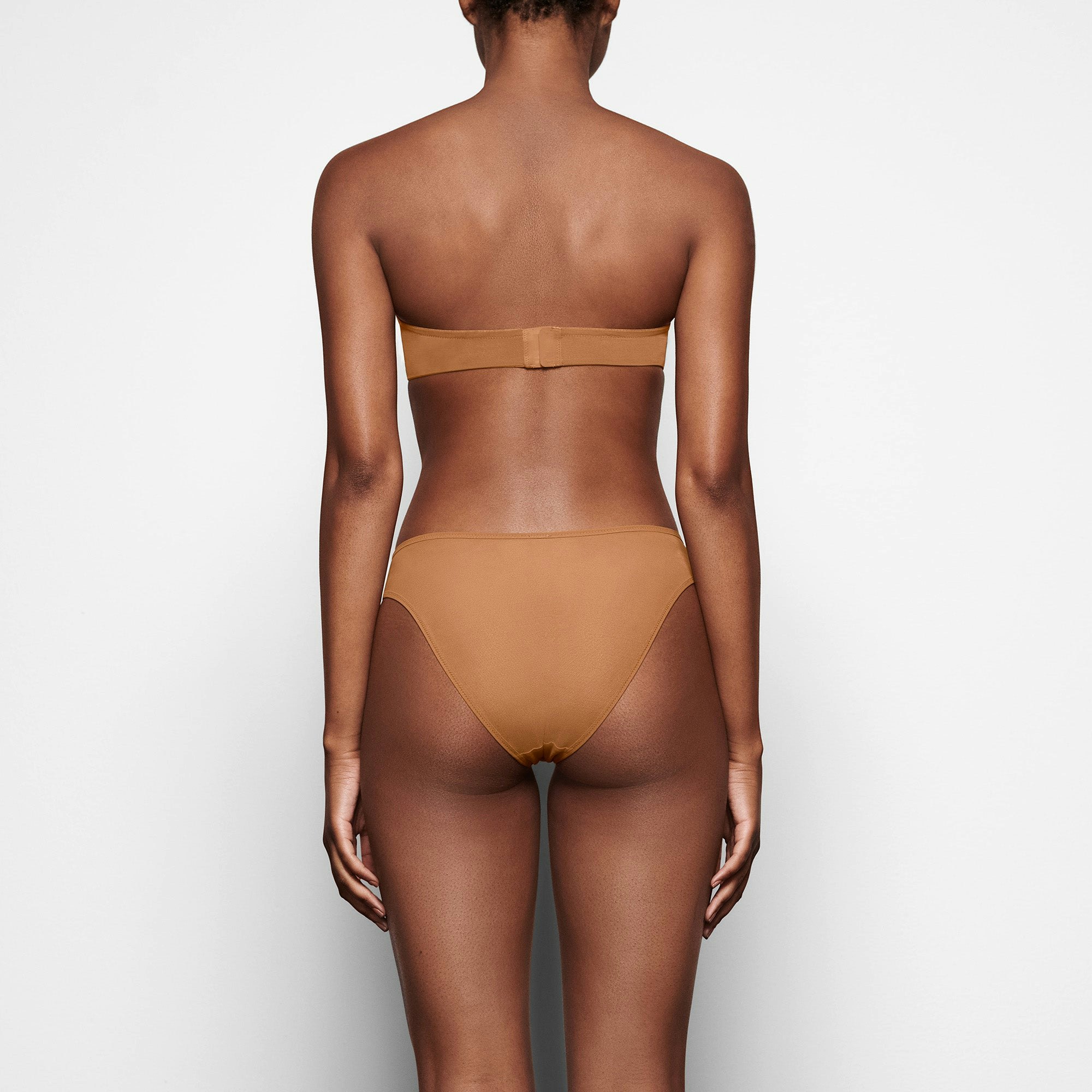 ULTRA FINE MESH STRAPLESS BRA ON A MODEL BACK VIEW