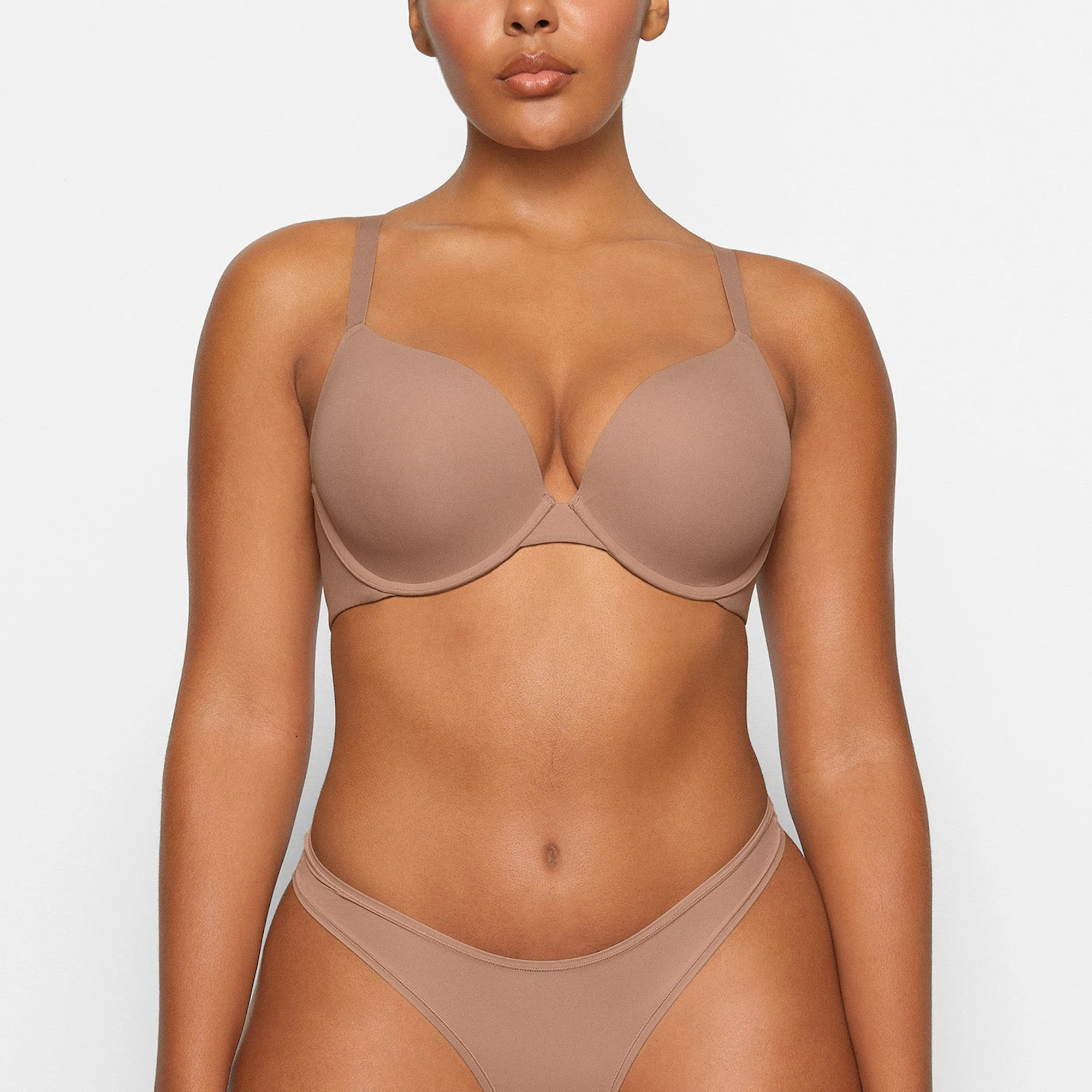 FITS EVERYBODY PUSH-UP DEMI BRA WORN BY A MODEL IN FRONT VIEW | COMP