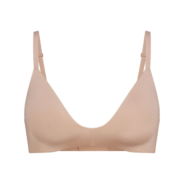 WIRELESS FORM T-SHIRT DEMI BRA | MICA (DEMI BRAS) LAYS FLAT ON A WHITE BACKGROUND | FLT
