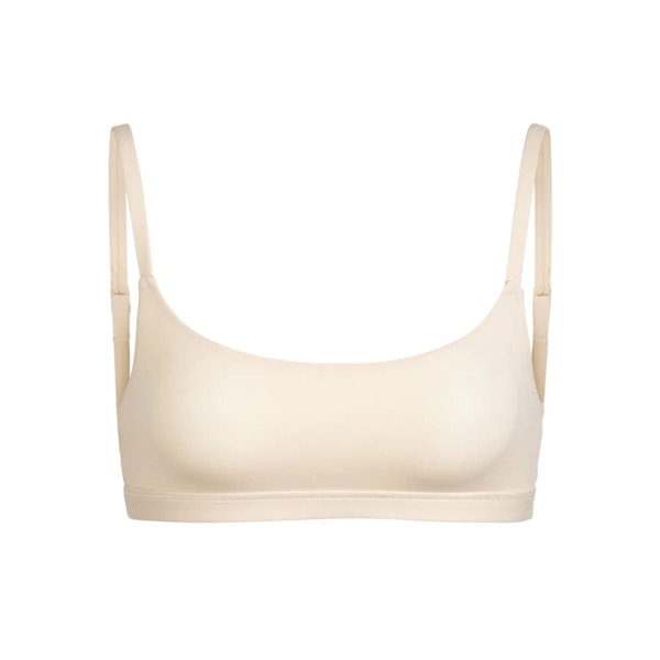 FITS EVERYBODY SCOOP BRALETTE | SAND (SCOOP BRALETTES) LAYS FLAT ON A WHITE BACKGROUND | FLT