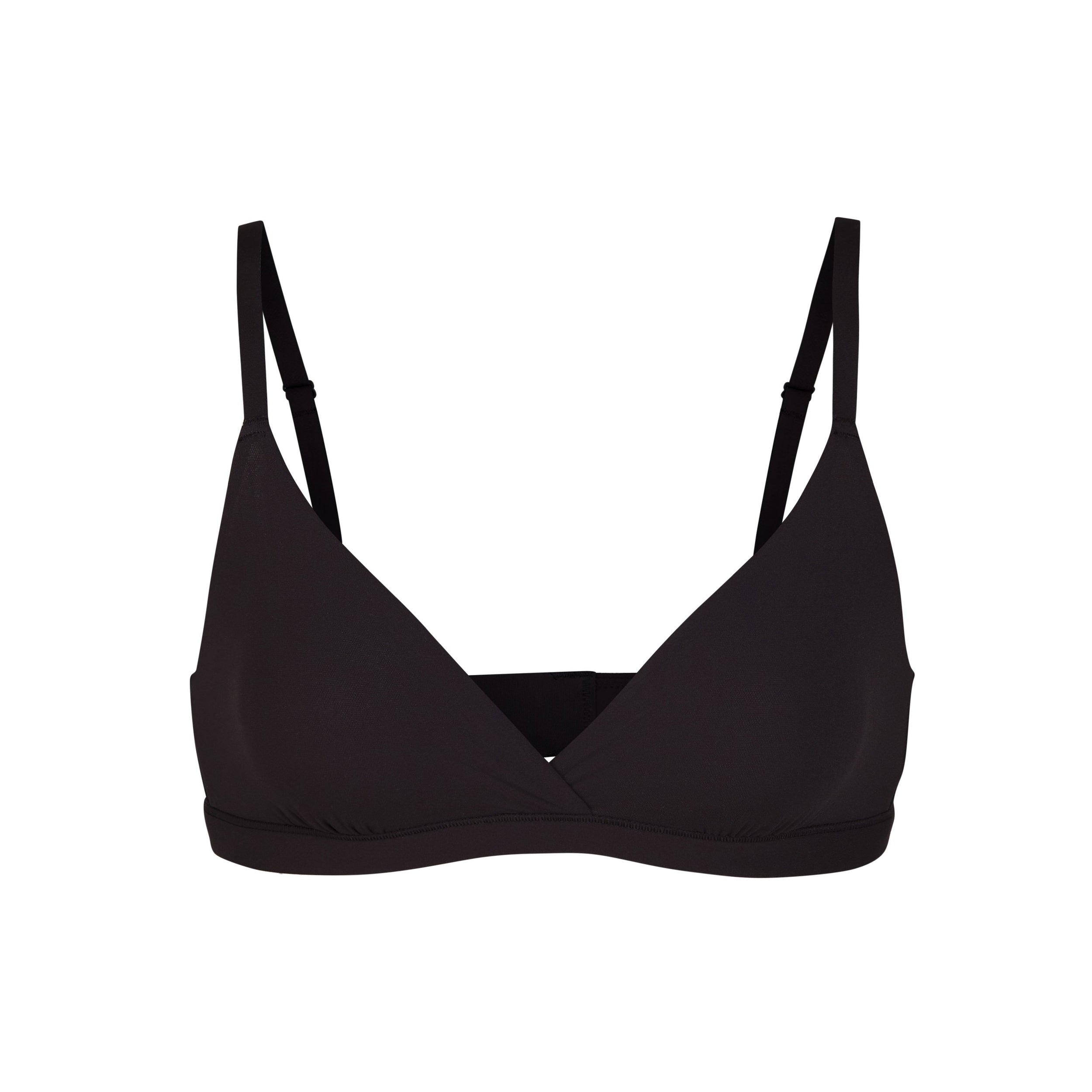 FITS EVERYBODY CROSSOVER BRALETTE | ONYX (TRIANGLE BRALETTES) LAYS FLAT ON A WHITE BACKGROUND