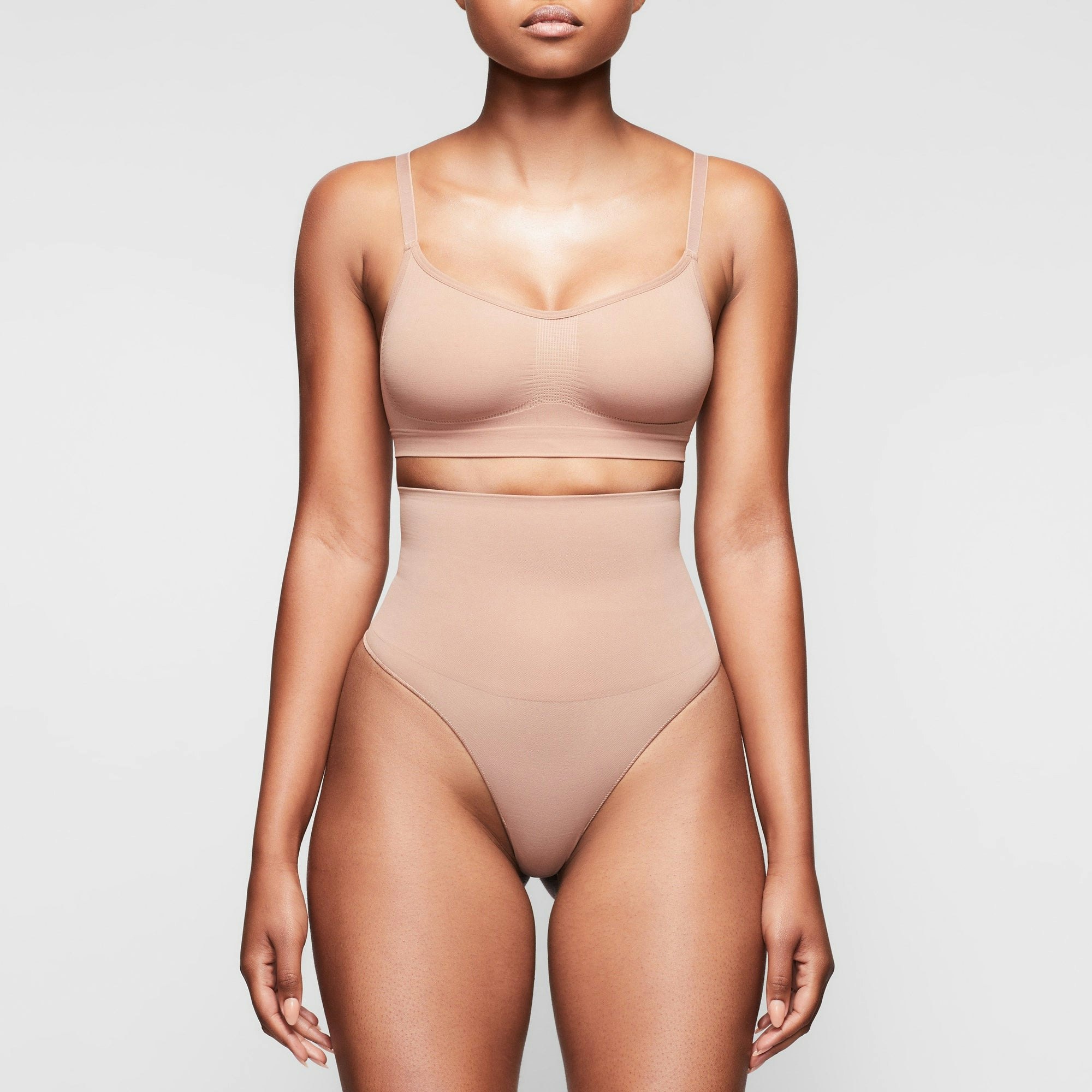 SEAMLESS SCULPT BRALETTE WORN BY A MODEL IN FRONT VIEW | SEE: M, L, XL