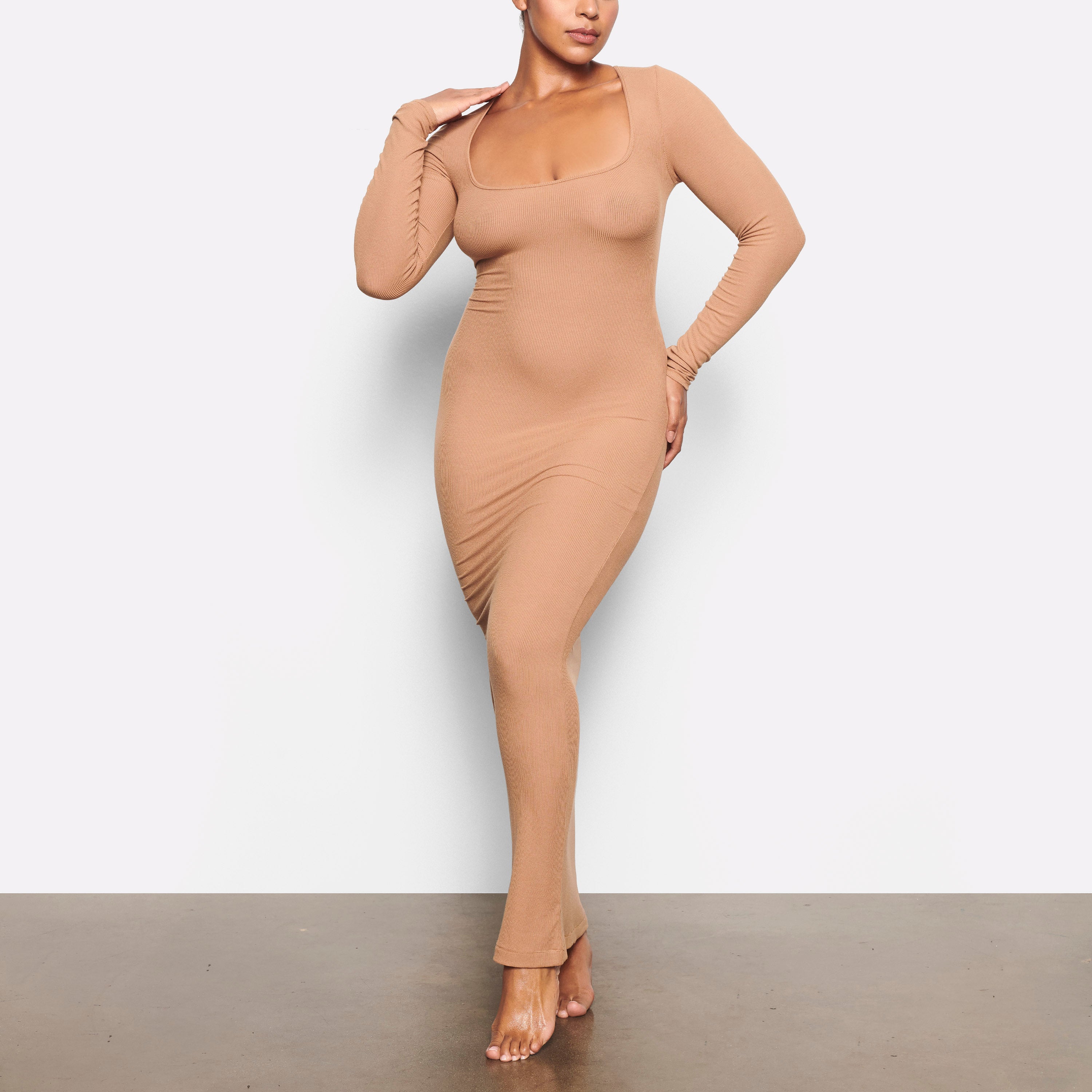 SOFT LOUNGE LONG SLEEVE DRESS | CAMEL | SKIMS