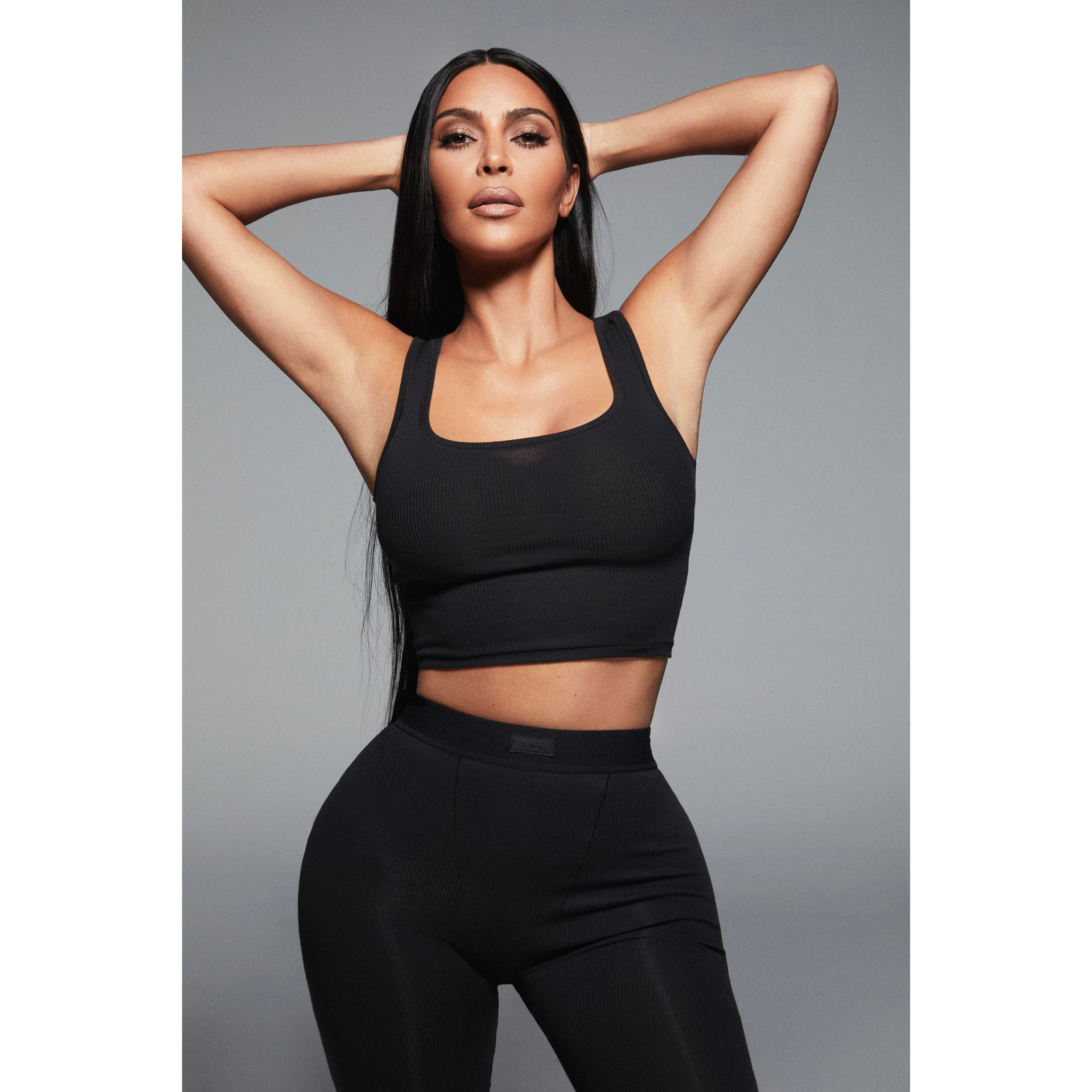 COTTON RIB LEGGING SHOWN ON A MODEL IN A CAMPAIGN PHOTOSHOOT