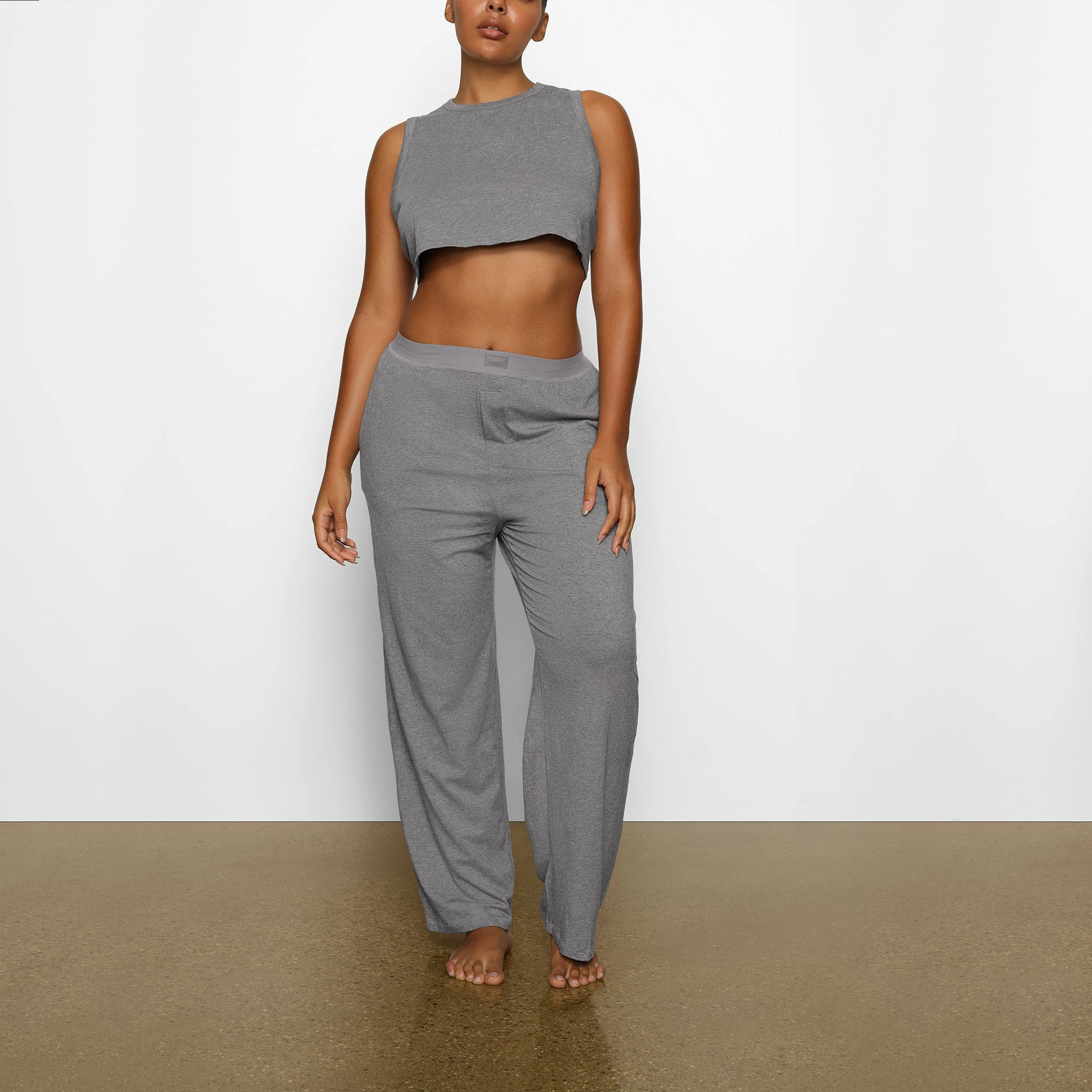BOYFRIEND LOOSE PANT WORN BY A MODEL IN FRONT VIEW | SEE: M, L, XL