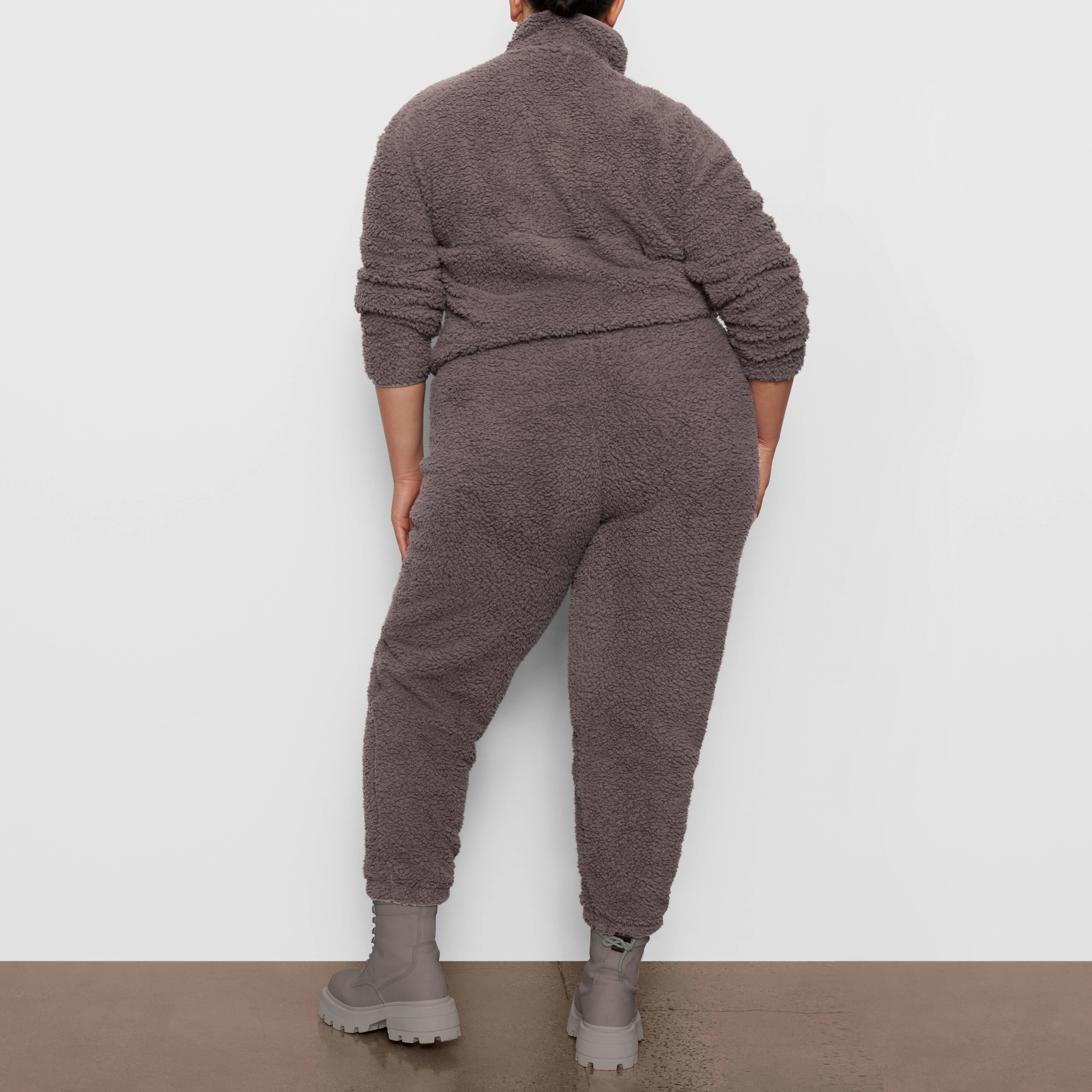 BACK VIEW OF THE TEDDY PULLOVER ON A MODEL