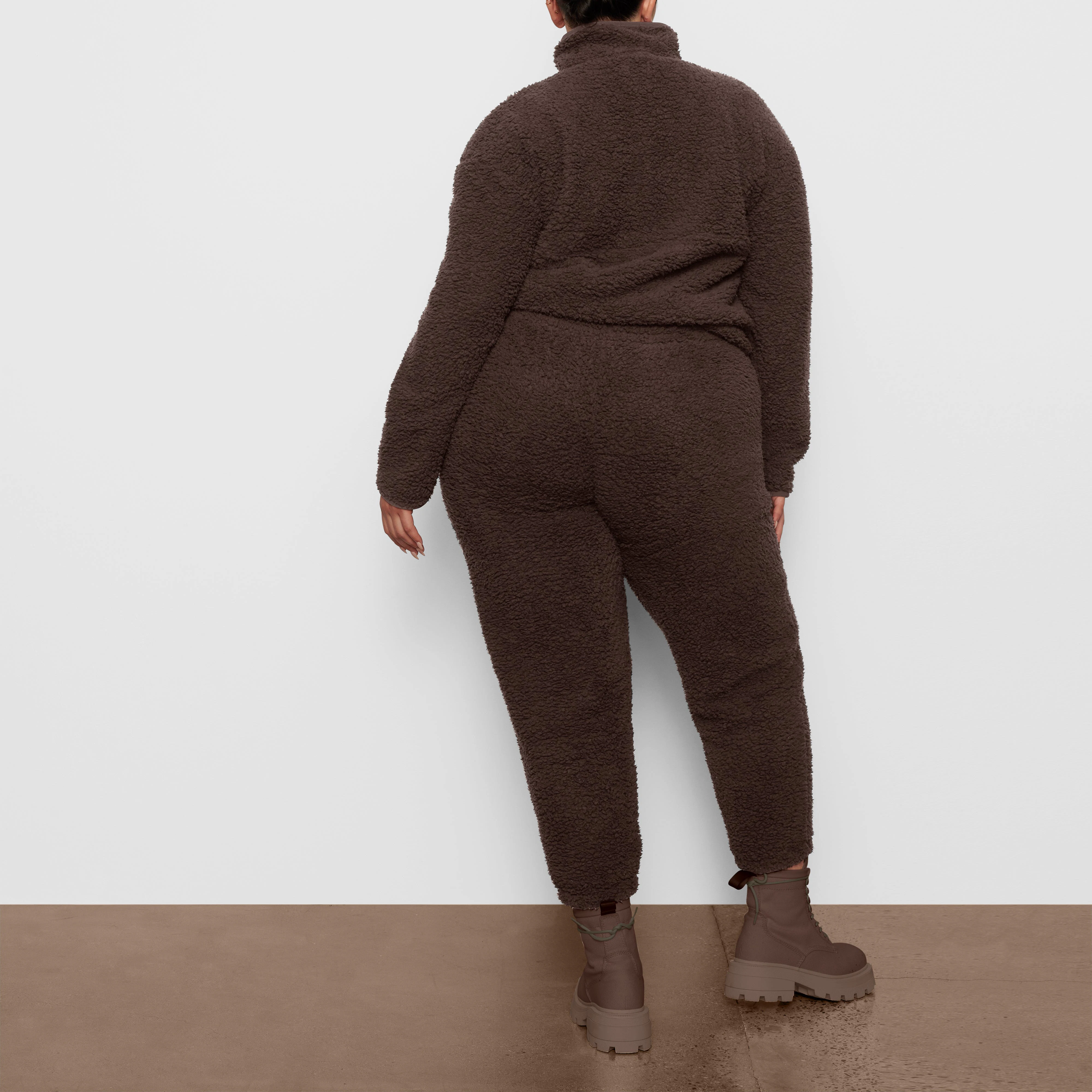 BACK VIEW OF THE TEDDY PULLOVER ON A MODEL