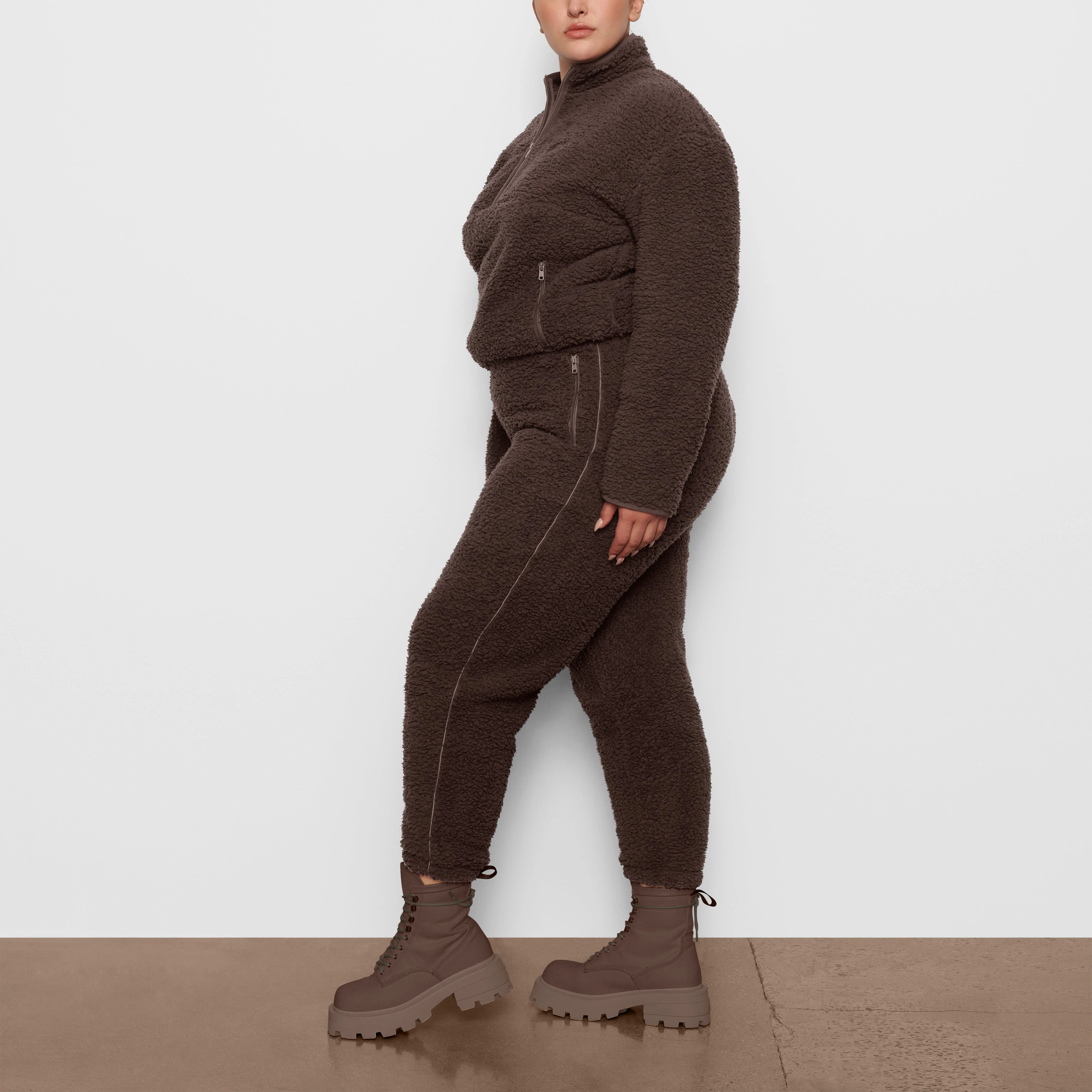 SIDE VIEW OF THE TEDDY PULLOVER ON A MODEL