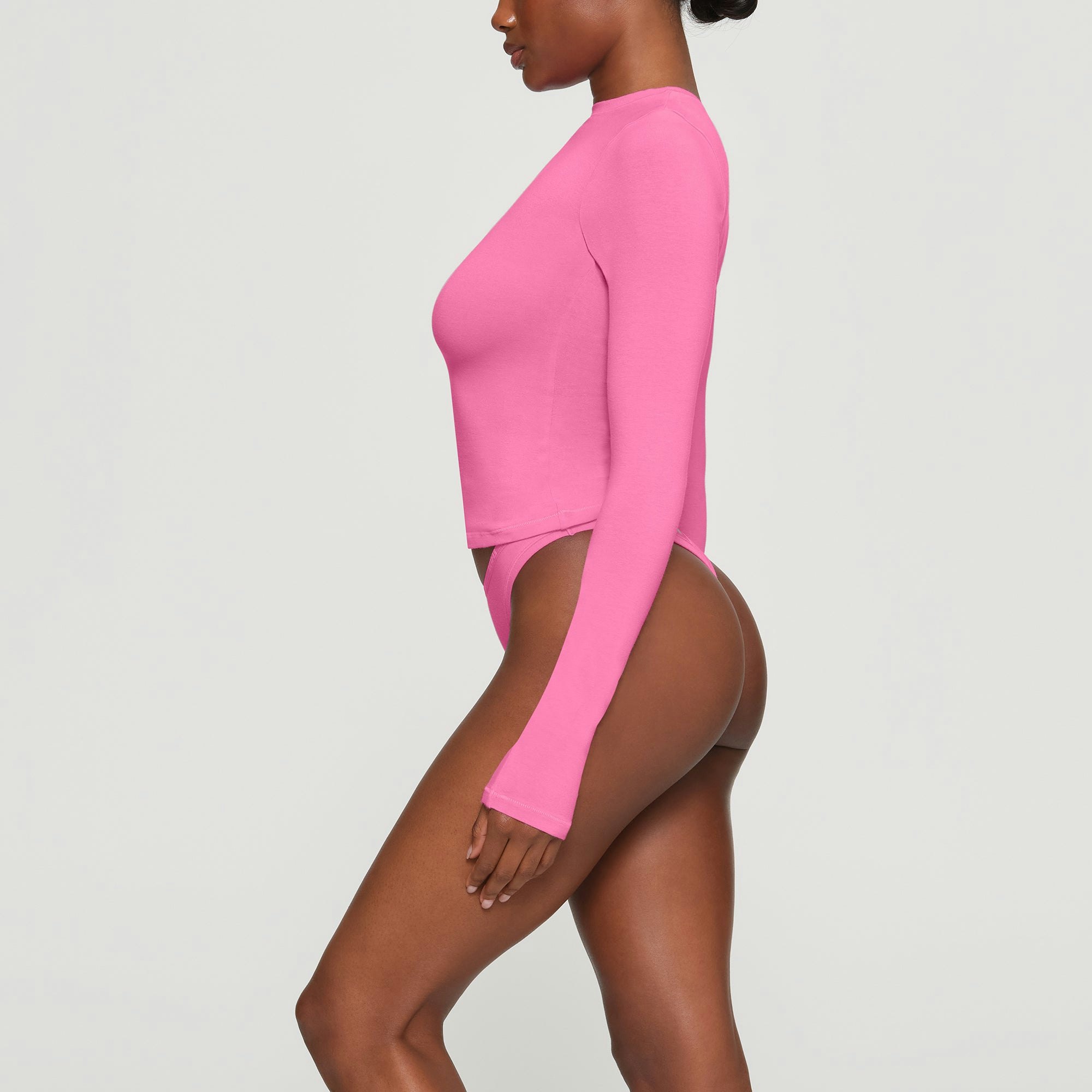 COTTON JERSEY LONG SLEEVE T-SHIRT WORN BY A MODEL IN SIDE VIEW