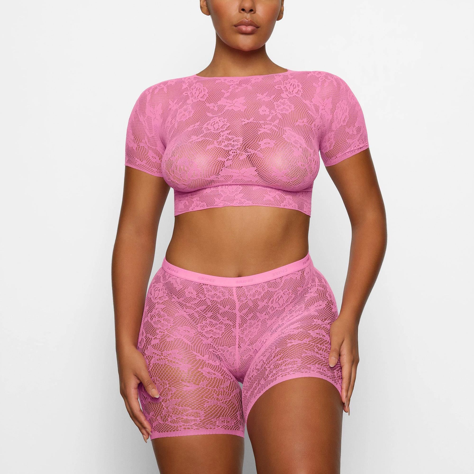 KNIT LACE CROPPED T-SHIRT WORN BY A MODEL IN FRONT VIEW | SEE: M, L, XL