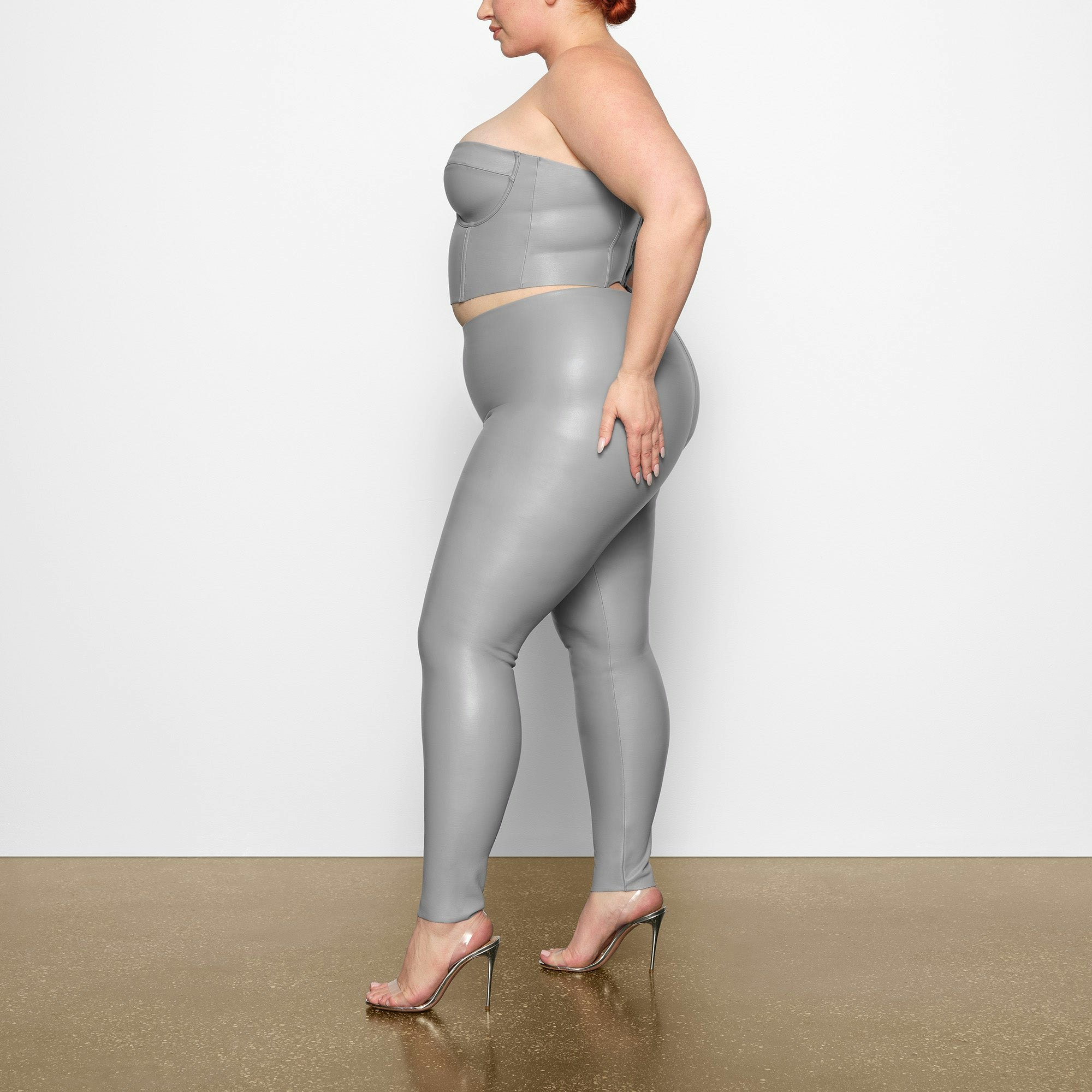 FAUX LEATHER LEGGING WORN BY A MODEL IN SIDE VIEW