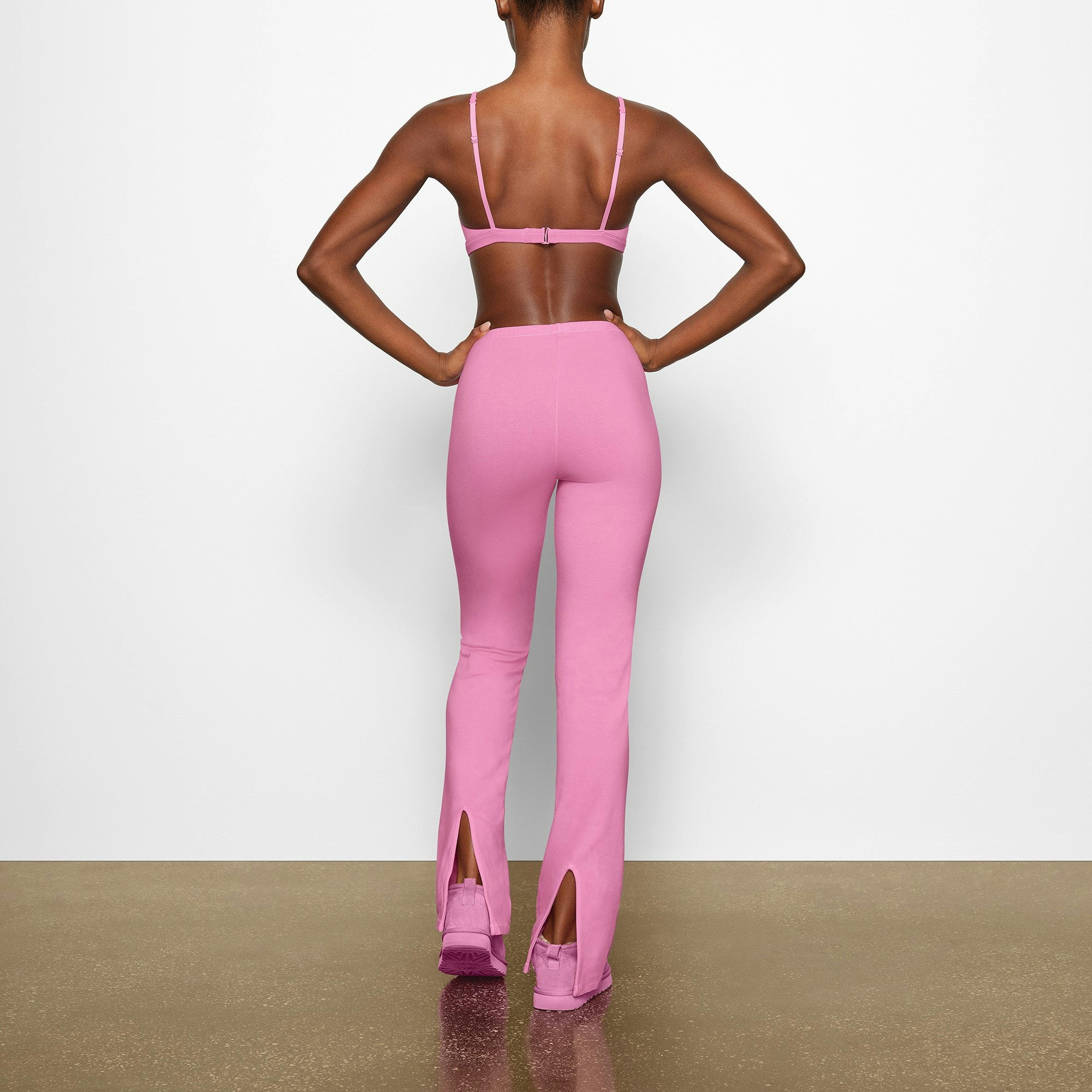 OUTDOOR SPLIT HEM LEGGING ON A MODEL IN BACK VIEW