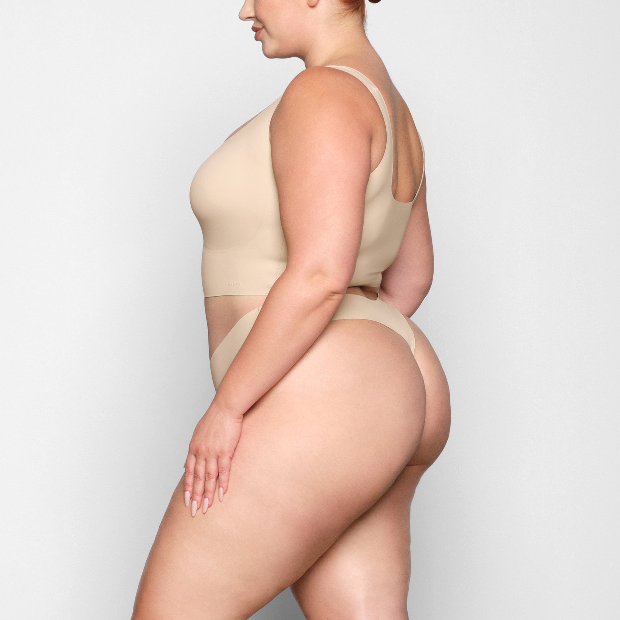 FREE CUT MID WAIST THONG 
