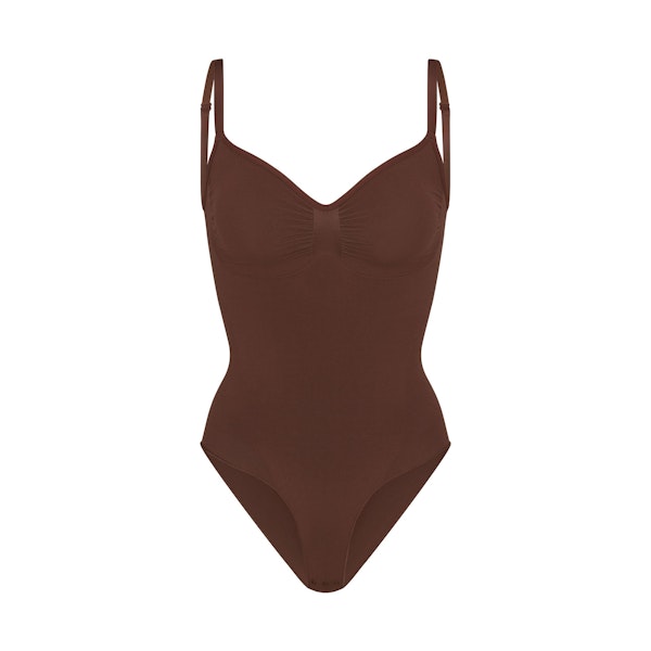 SEAMLESS SCULPT BRIEF BODYSUIT | COCOA (SHAPEWEAR BODYSUITS) LAYS FLAT ON A WHITE BACKGROUND | FLT