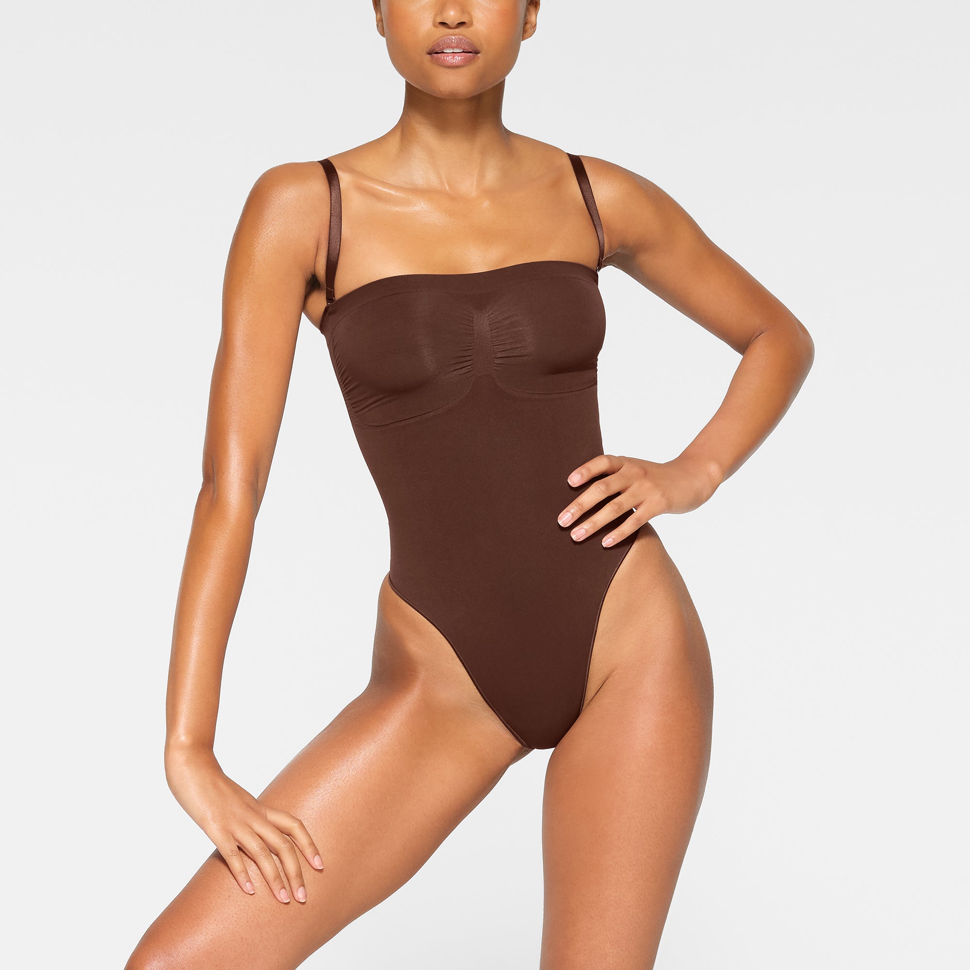 SEAMLESS SCULPT STRAPLESS THONG BODYSUIT | COCOA | SKIMS
