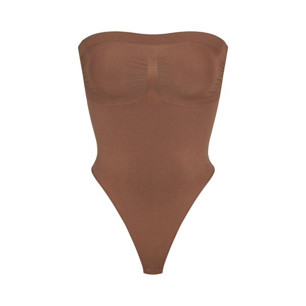 SEAMLESS SCULPT STRAPLESS THONG BODYSUIT | JASPER (SHAPEWEAR BODYSUITS) LAYS FLAT ON A WHITE BACKGROUND | FLT