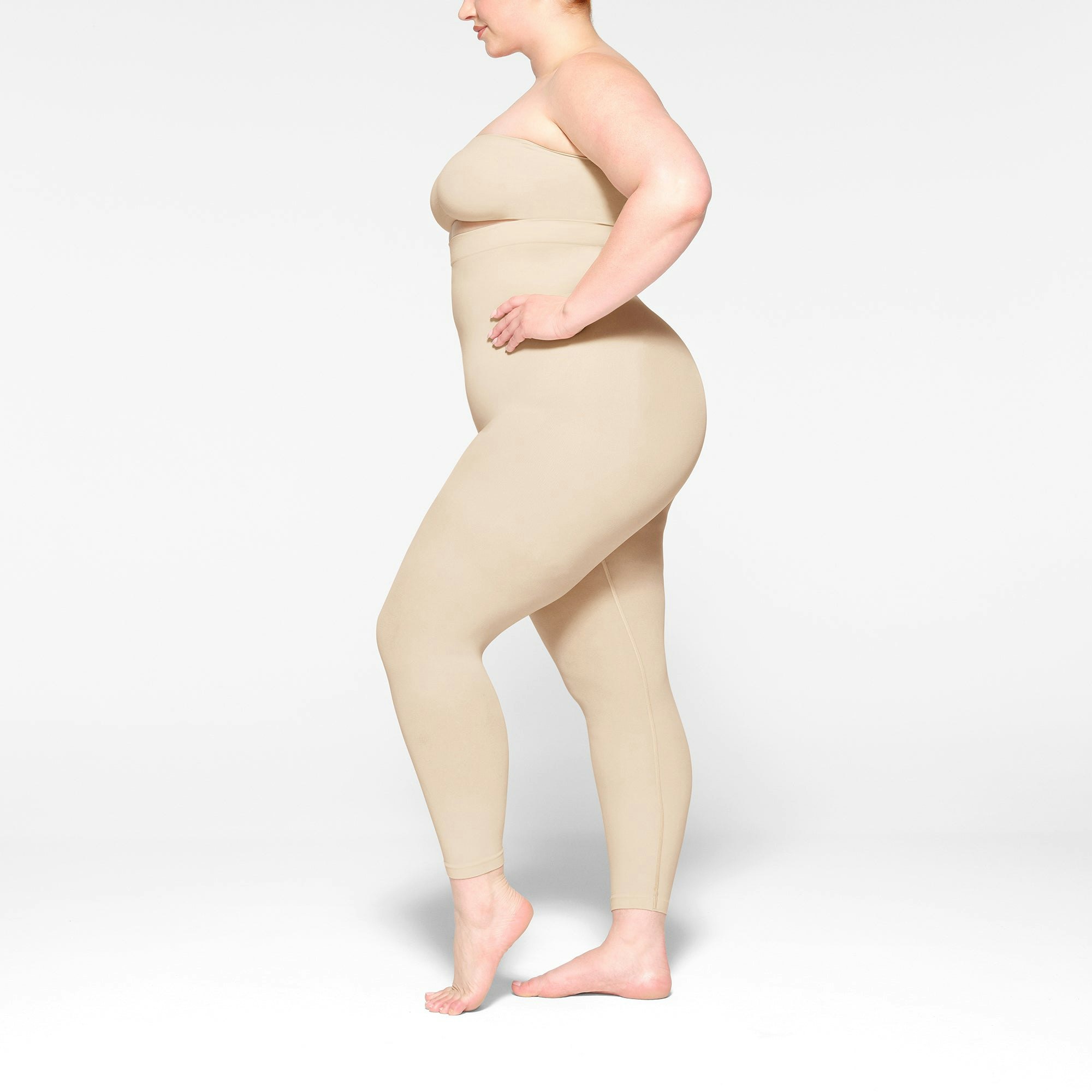 SEAMLESS SCULPT HIGH-WAISTED LEGGING WORN BY A MODEL IN SIDE VIEW
