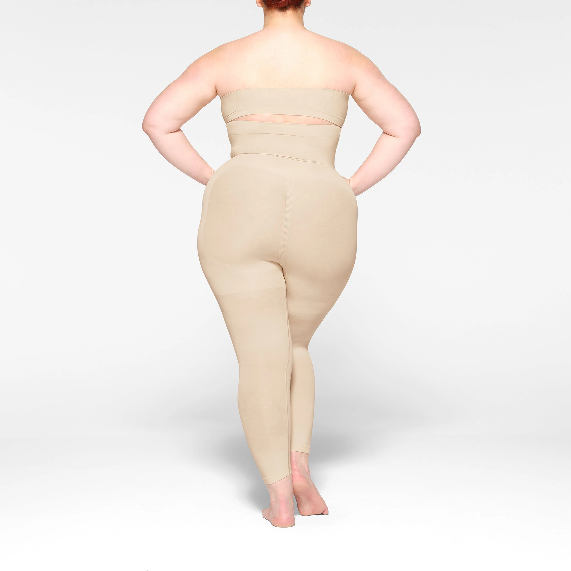 SEAMLESS SCULPT HIGH-WAISTED LEGGING WORN BY A MODEL IN BACK VIEW