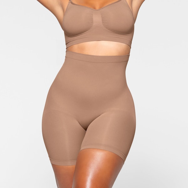 SEAMLESS SCULPT MID THIGH SHORT WORN BY A MODEL IN FRONT VIEW | SEE: M, L, XL