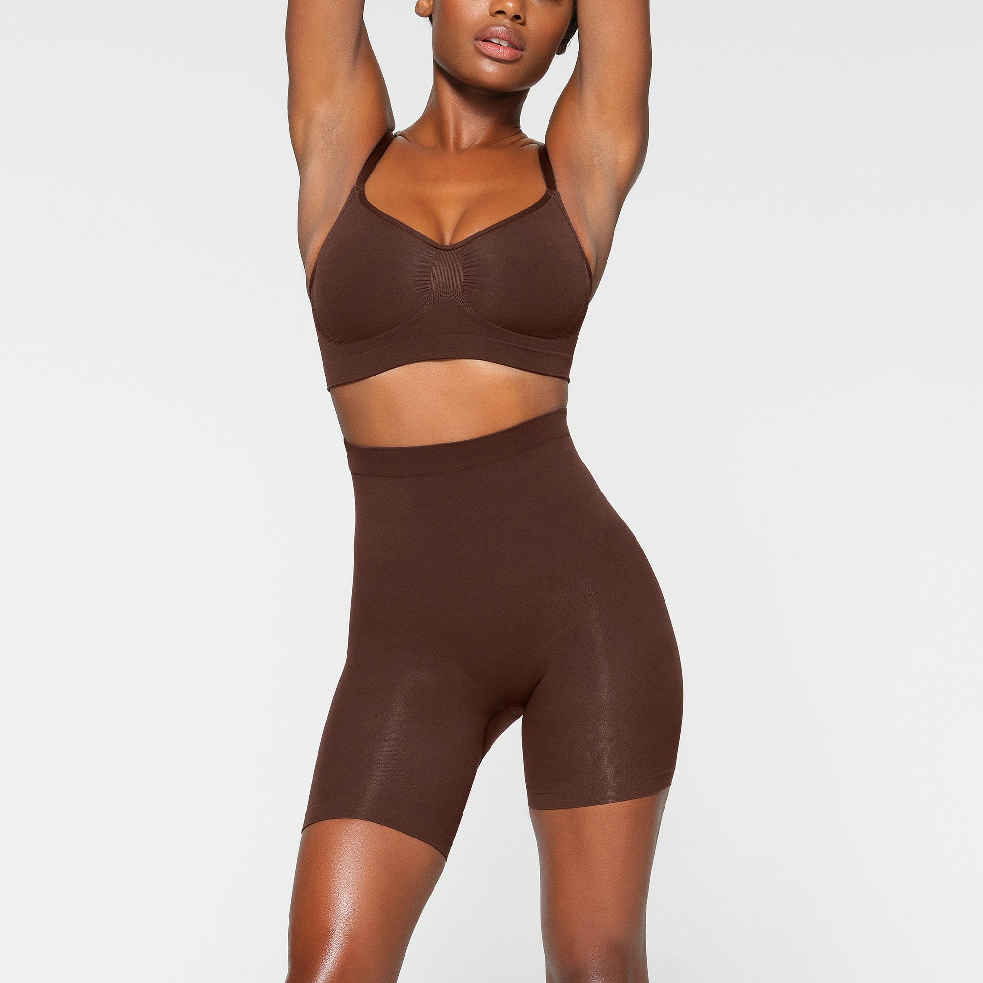 SEAMLESS SCULPT MID THIGH SHORT WORN BY A MODEL IN FRONT VIEW | SEE: XXS, XS, S