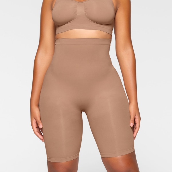 SEAMLESS SCULPT HIGH-WAISTED ABOVE THE KNEE SHORT WORN BY A MODEL IN FRONT VIEW | SEE: M, L, XL