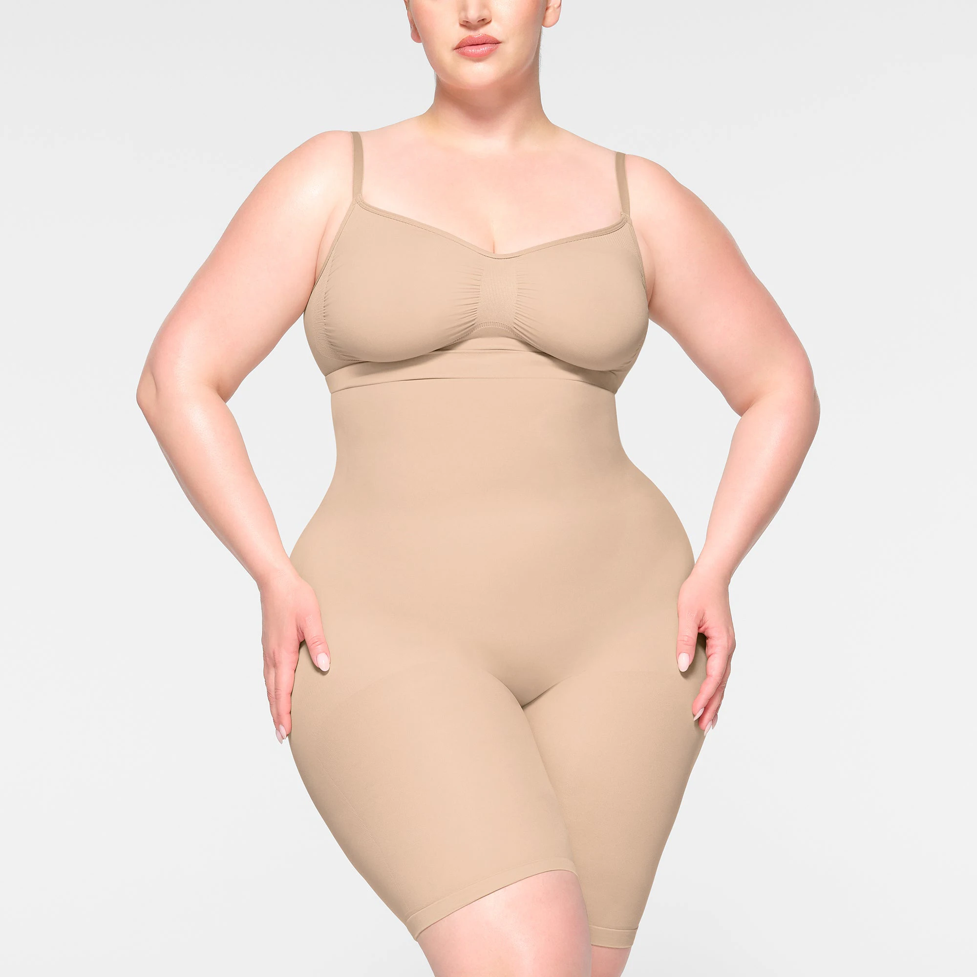 SEAMLESS SCULPT HIGH-WAISTED ABOVE THE KNEE SHORT WORN BY A MODEL IN FRONT VIEW