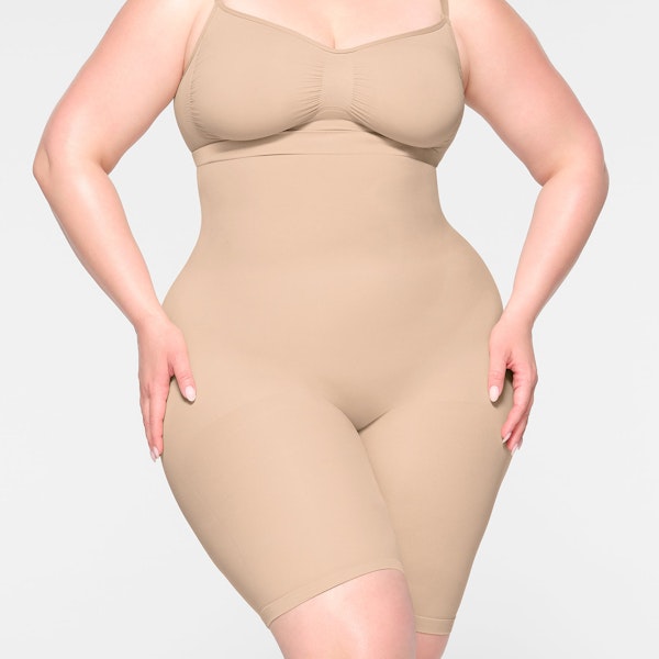 SEAMLESS SCULPT HIGH-WAISTED ABOVE THE KNEE SHORT WORN BY A MODEL IN FRONT VIEW | SEE: 2X, 3X, 4X