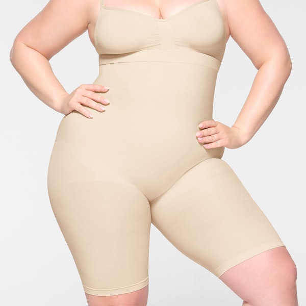 SEAMLESS SCULPT HIGH-WAISTED ABOVE THE KNEE SHORT WORN BY A MODEL IN FRONT VIEW | SEE: 2X, 3X, 4X