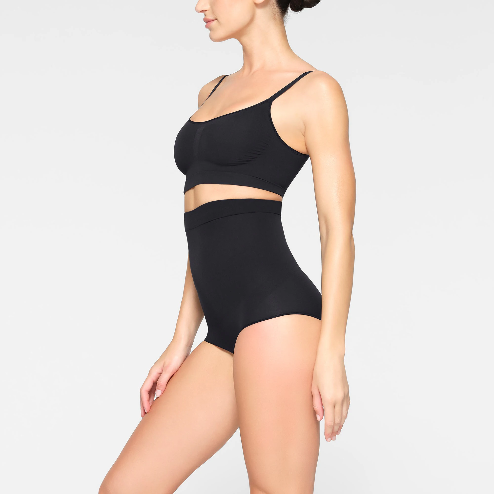 EVERYDAY SCULPT BRALETTE WORN BY A MODEL IN SIDE VIEW