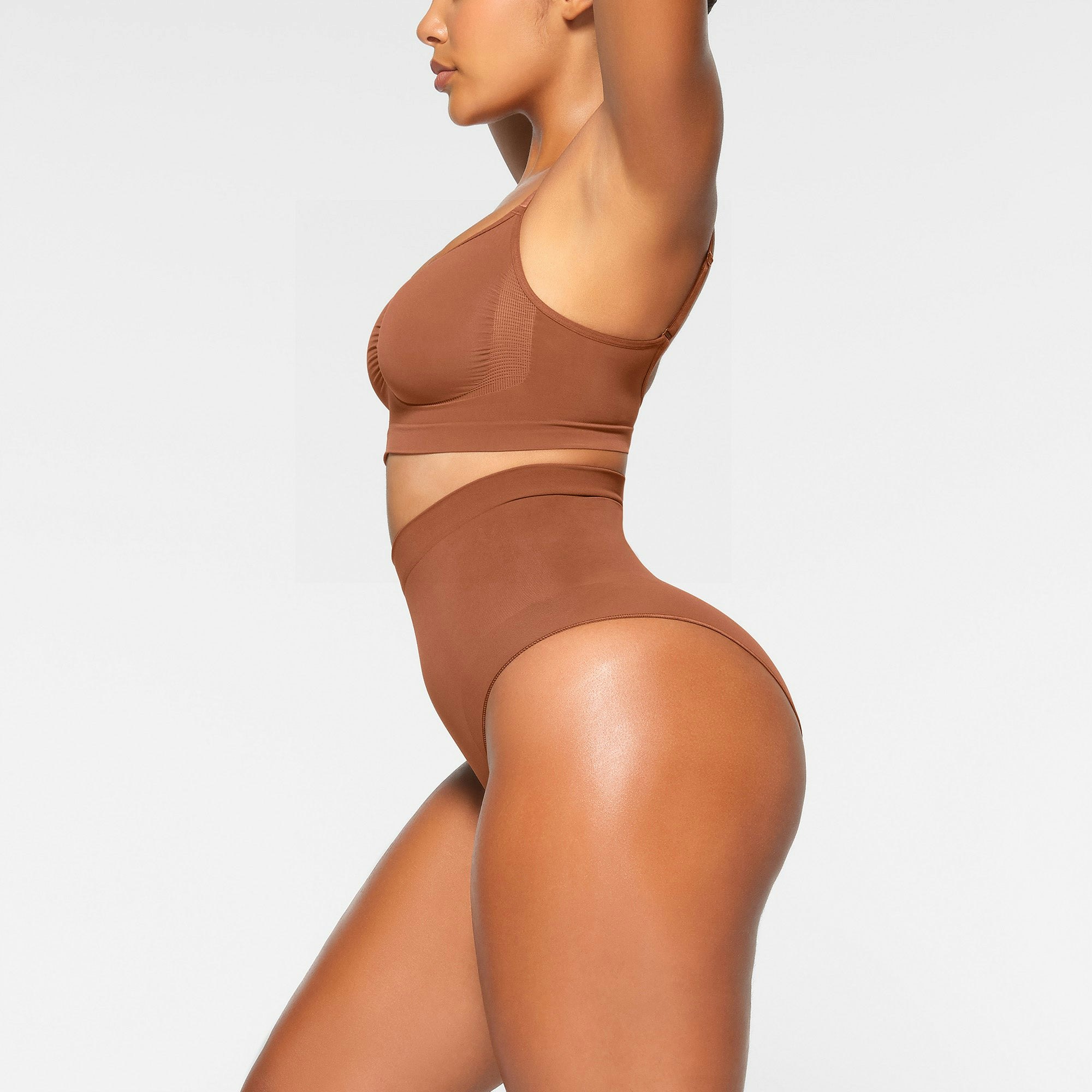 SEAMLESS SCULPT BRALETTE WORN BY A MODEL IN SIDE VIEW