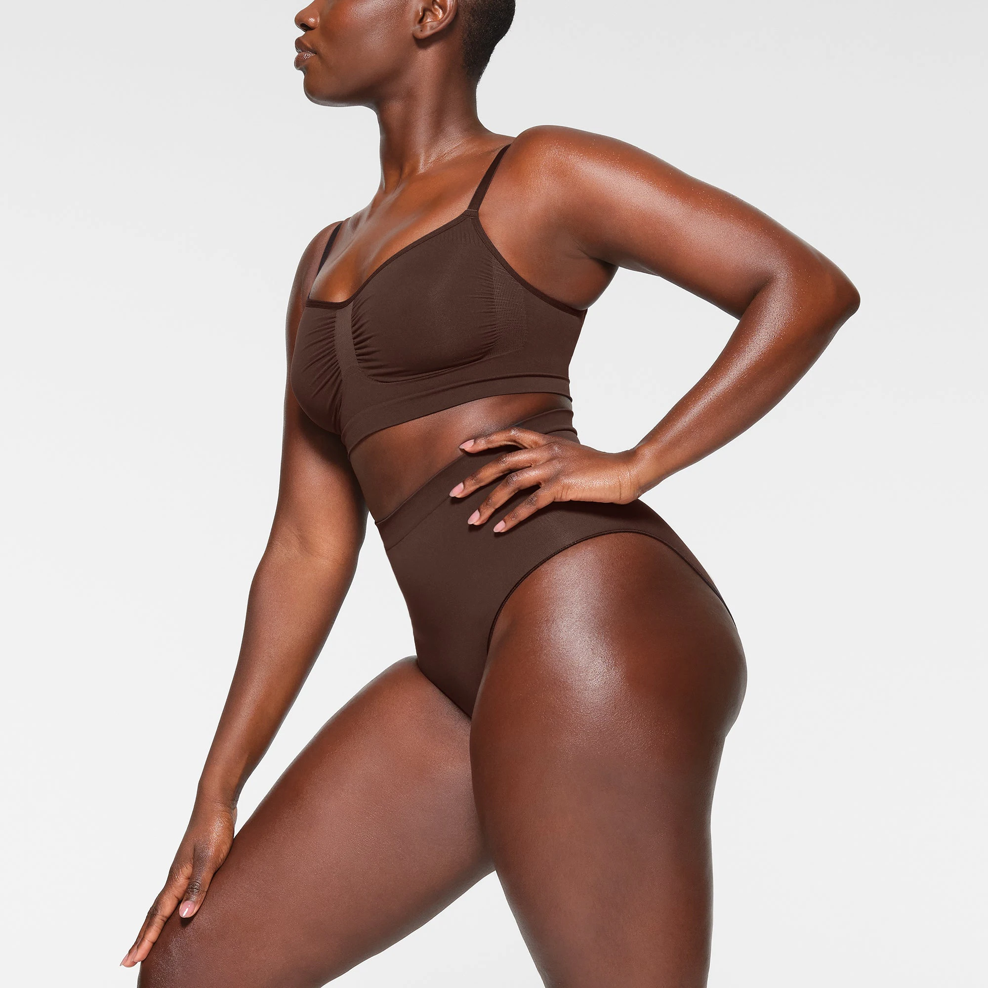 SEAMLESS SCULPT BRALETTE WORN BY A MODEL IN SIDE VIEW