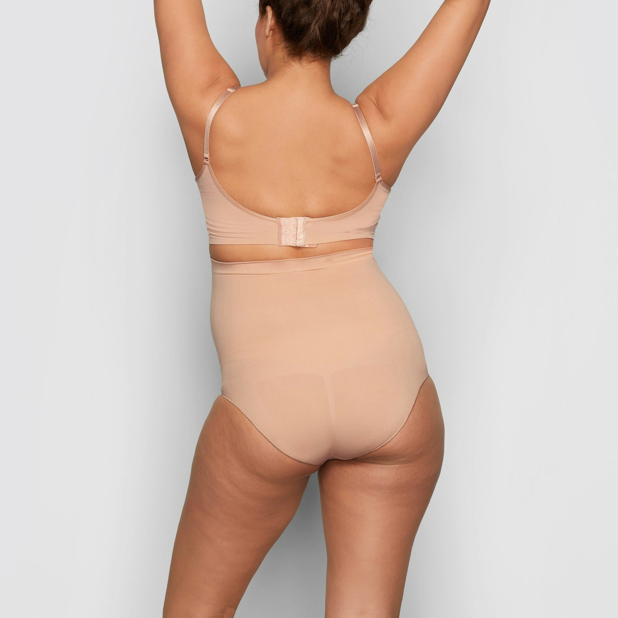 MATERNITY NURSING SCULPTING BRA SHOWN ON A CAMPAIGN PHOTOSHOOT
