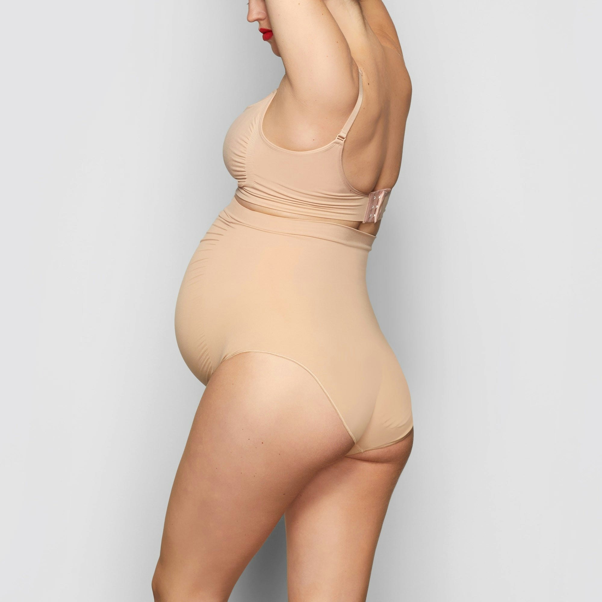 MATERNITY NURSING SCULPTING BRA SHOWN ON A CAMPAIGN PHOTOSHOOT