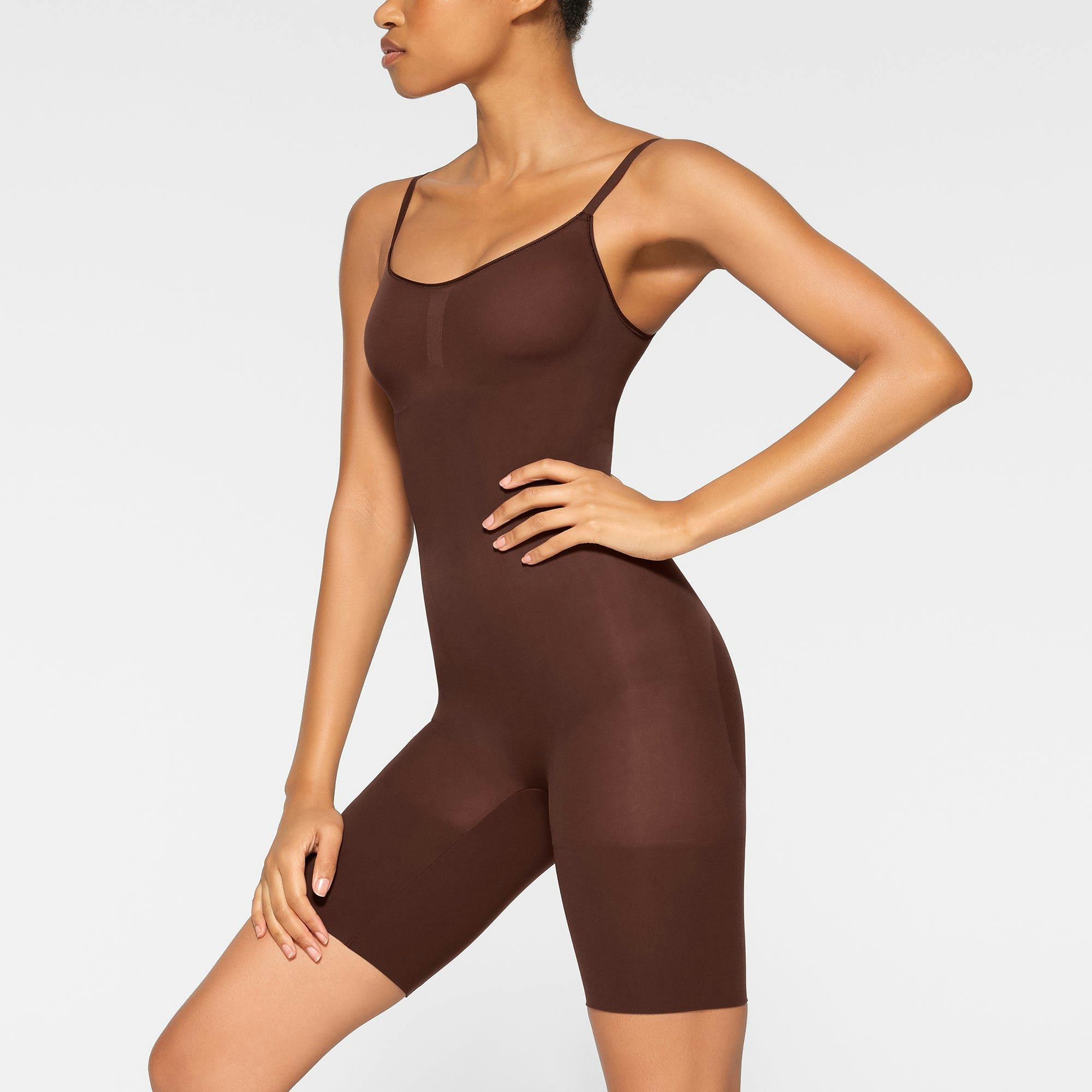 EVERYDAY SCULPT MID THIGH BODYSUIT WORN BY A MODEL IN SIDE VIEW