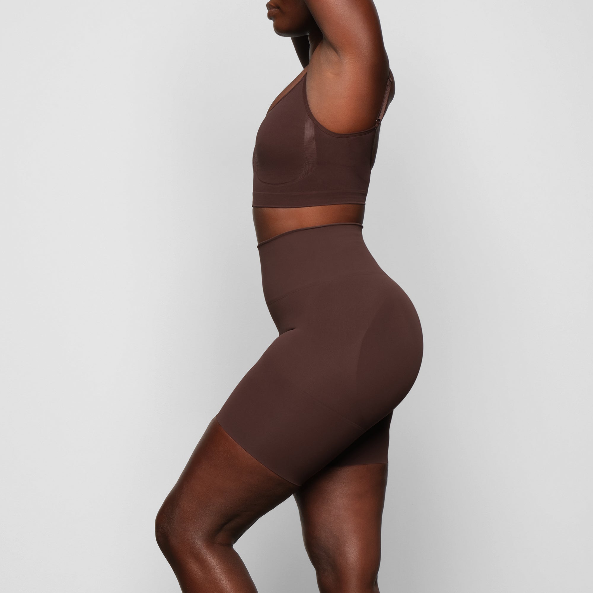 BUTT ENHANCING SHORT WORN BY A MODEL IN SIDE VIEW