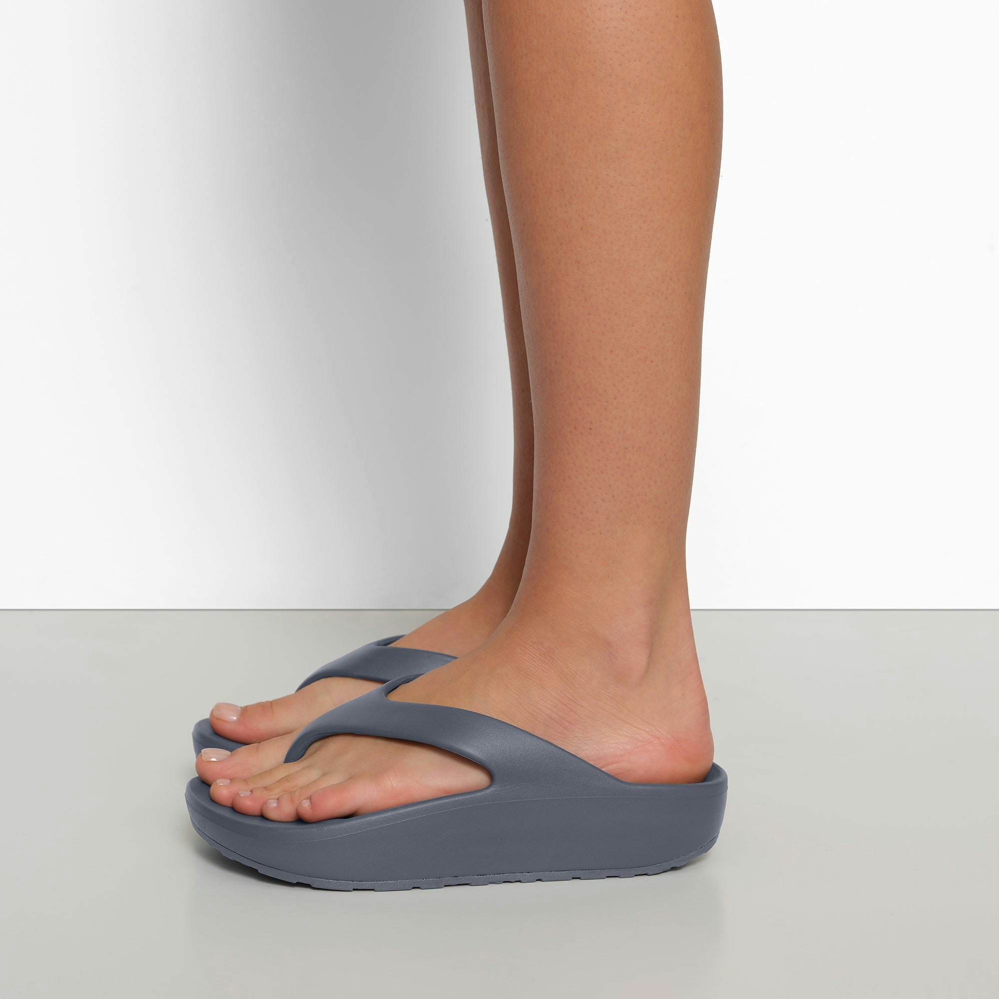 MOLDED SANDAL WORN BY A MODEL IN SIDE VIEW