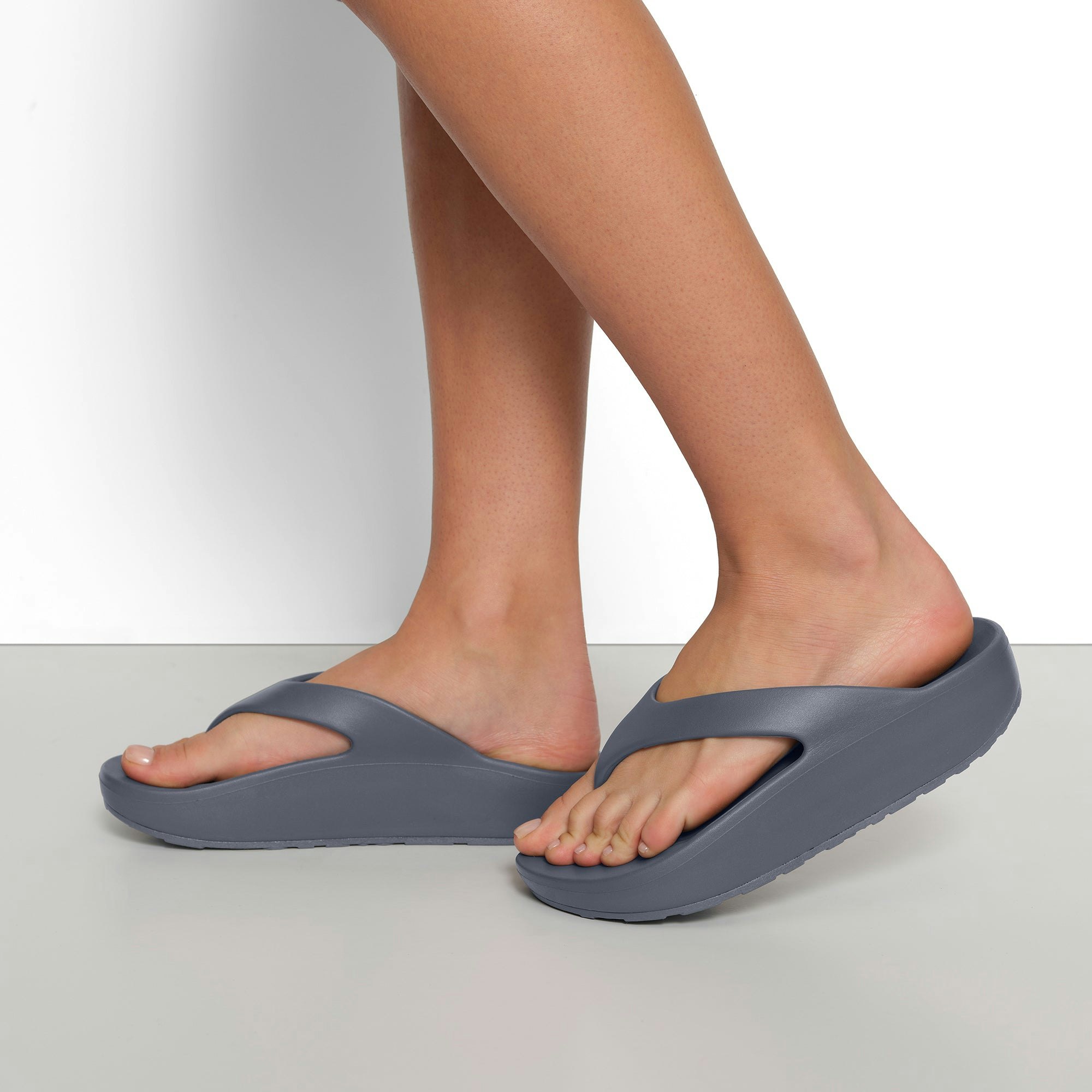 MOLDED SANDAL WORN BY A MODEL IN SIDE VIEW