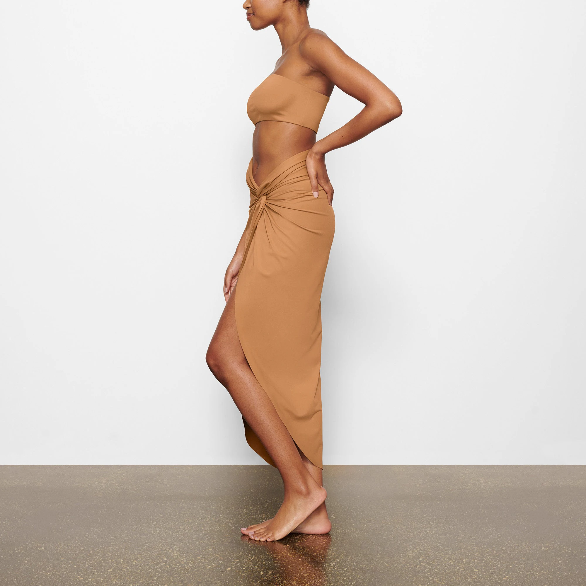 SWIM BANDEAU BIKINI TOP WORN BY A MODEL IN SIDE VIEW