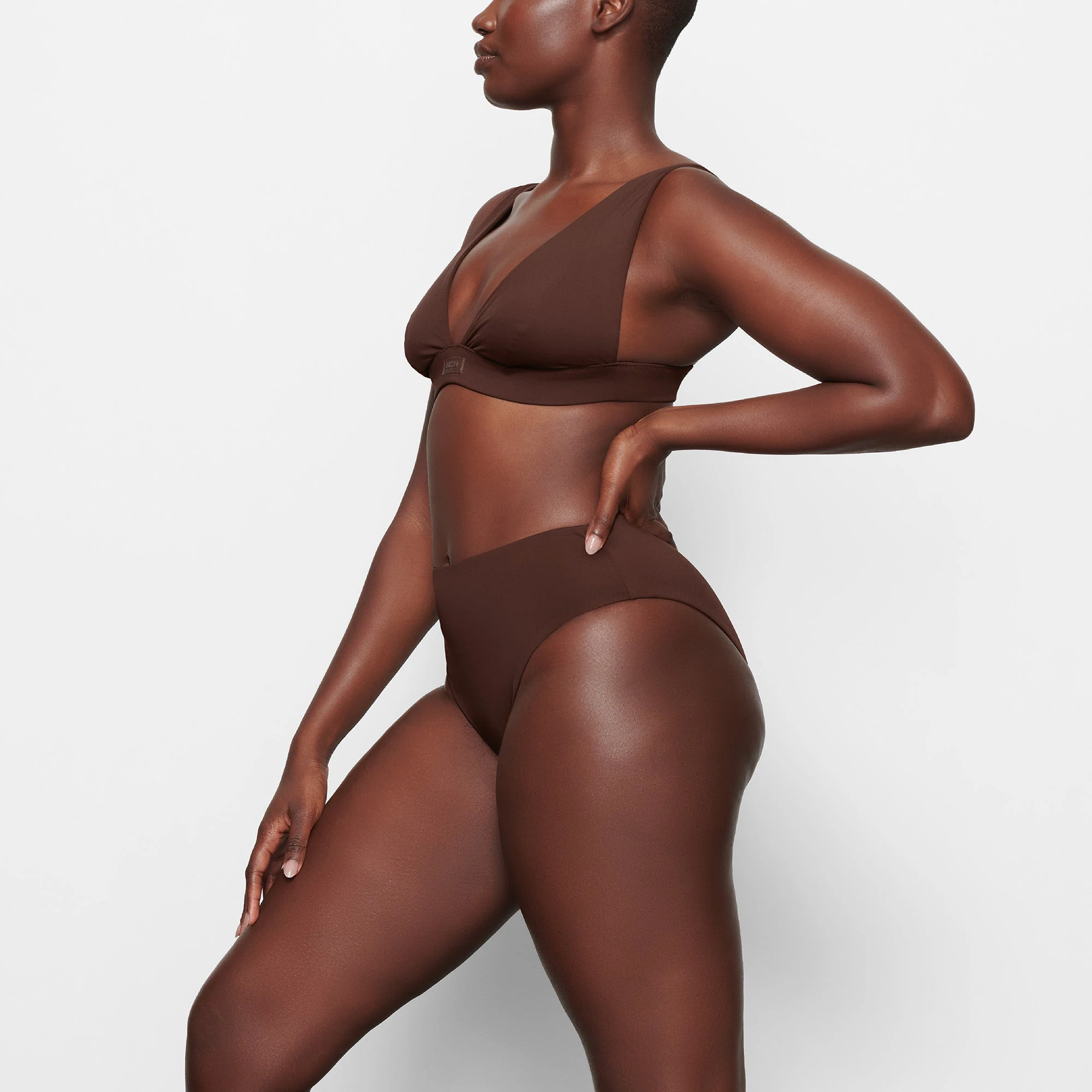 SWIM PLUNGE BIKINI TOP WORN BY A MODEL IN SIDE VIEW